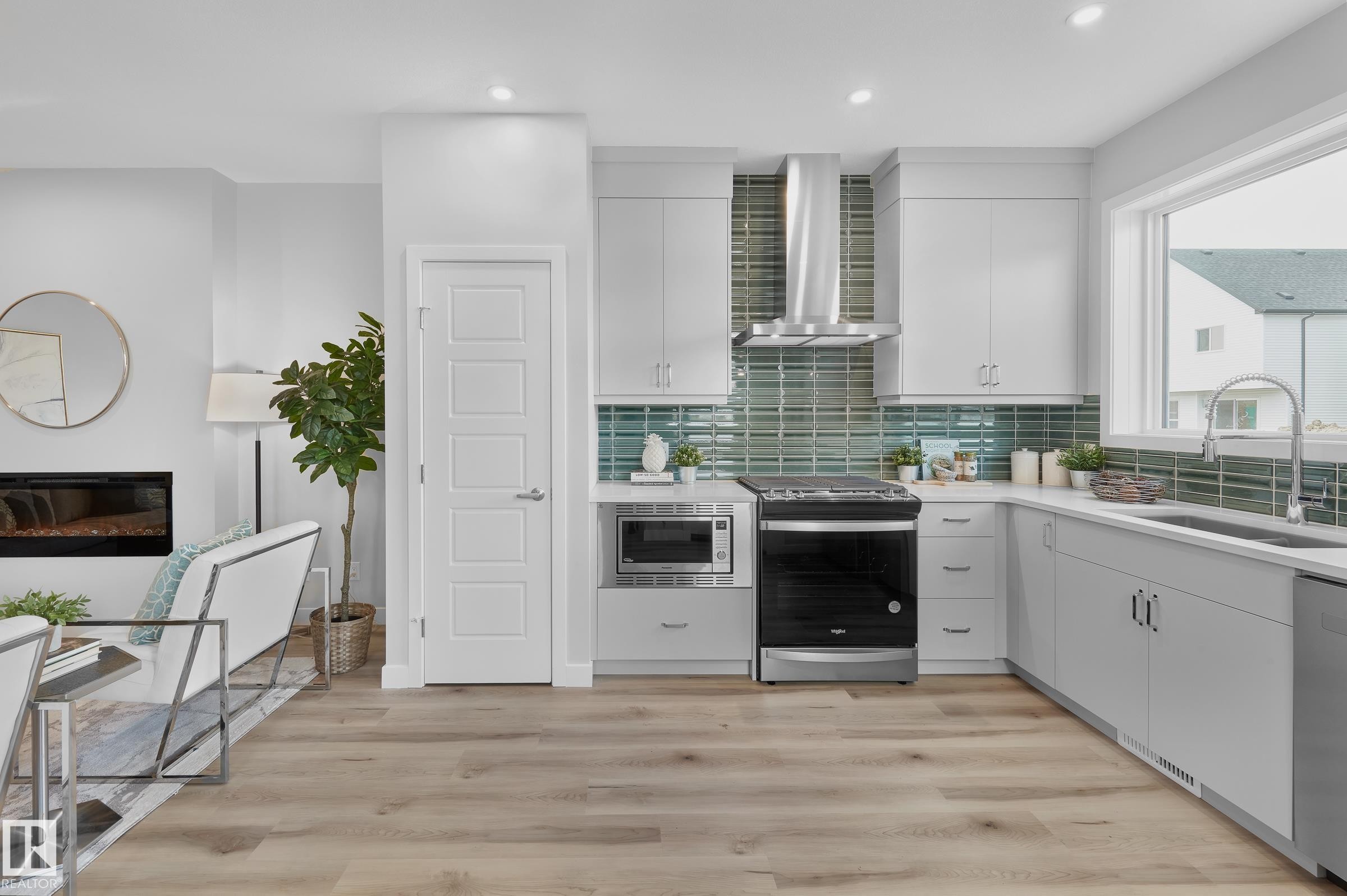 1230 Cristall Way, Edmonton, AB - Indoor Photo Showing Kitchen With Upgraded Kitchen