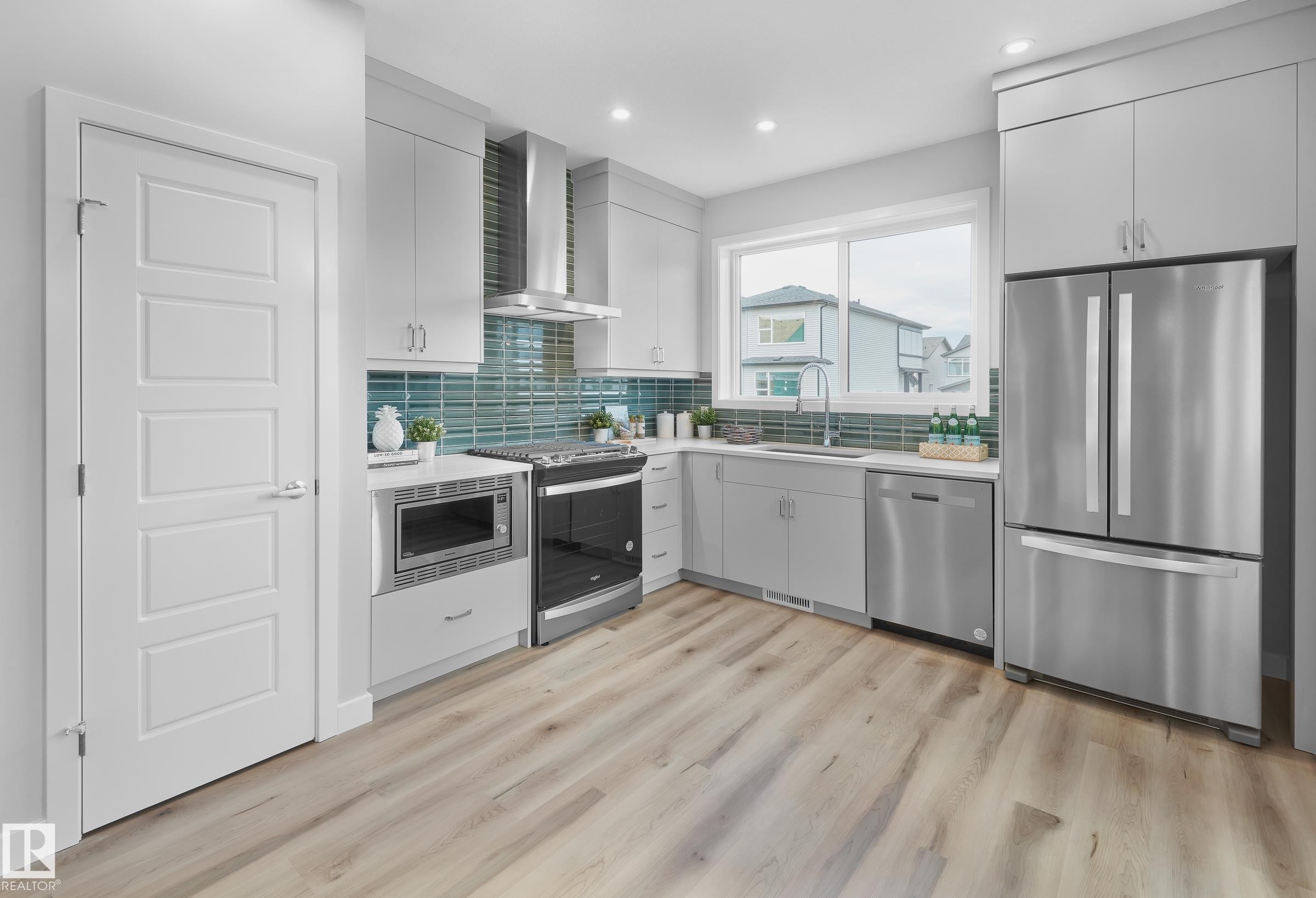 1230 Cristall Way, Edmonton, AB - Indoor Photo Showing Kitchen With Upgraded Kitchen