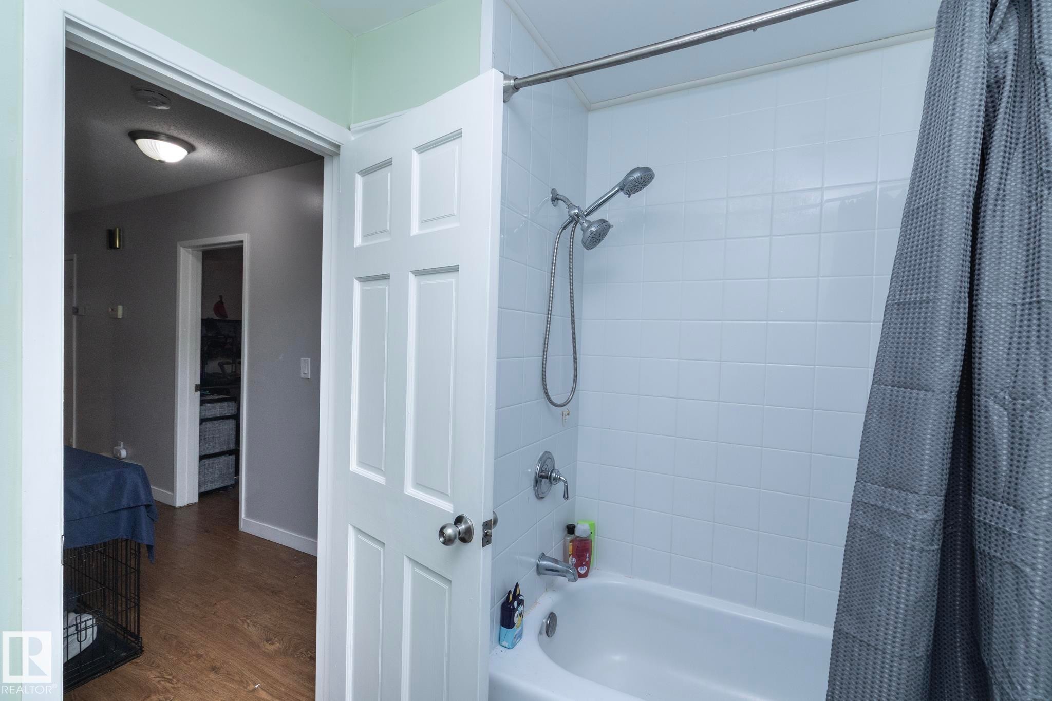 9512 Sherridon Drive, Fort Saskatchewan, AB - Indoor Photo Showing Bathroom