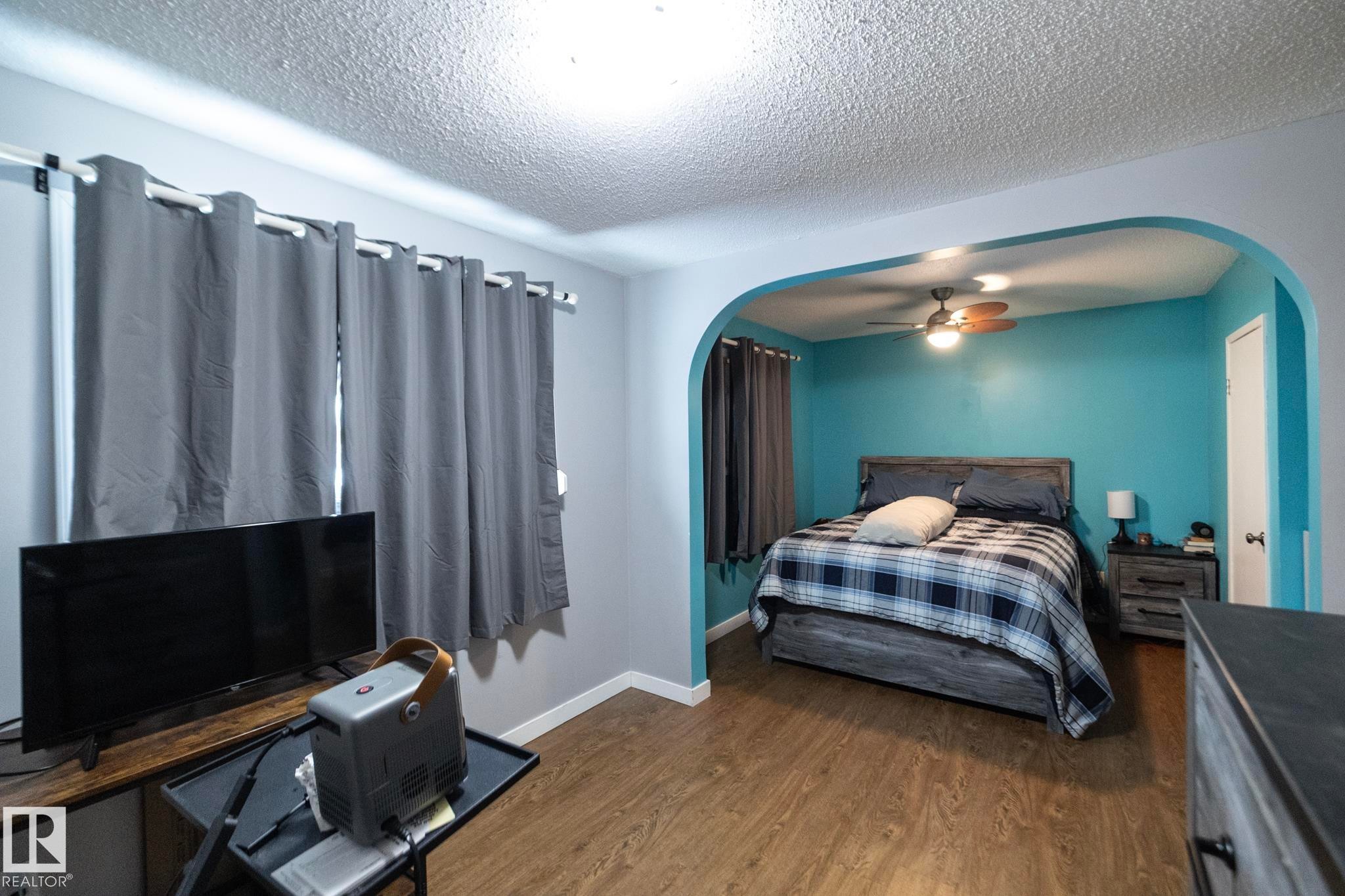 9512 Sherridon Drive, Fort Saskatchewan, AB - Indoor Photo Showing Bedroom