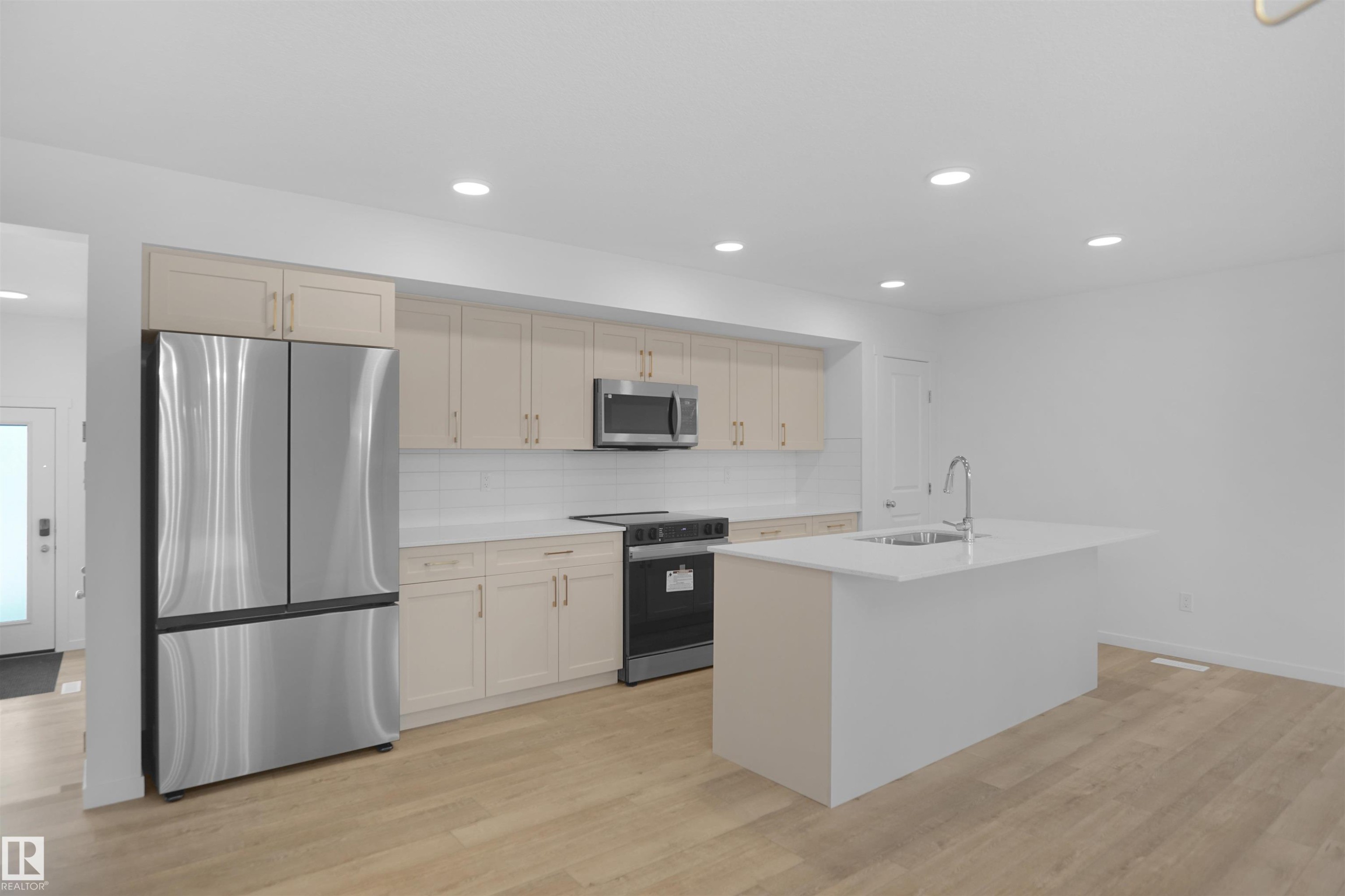 57 19904 31 Avenue, Edmonton, AB - Indoor Photo Showing Other Room