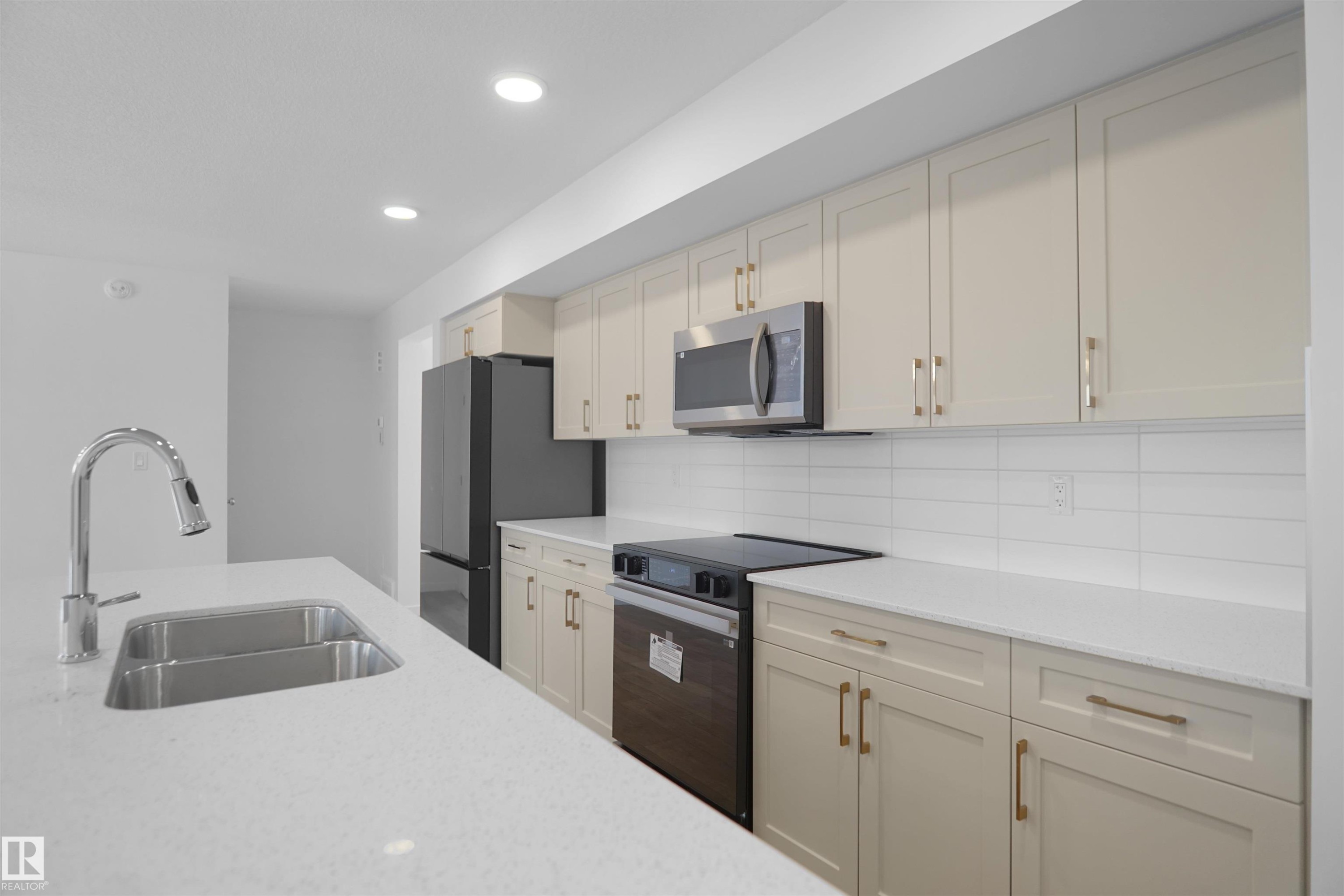 57 19904 31 Avenue, Edmonton, AB - Indoor Photo Showing Bathroom