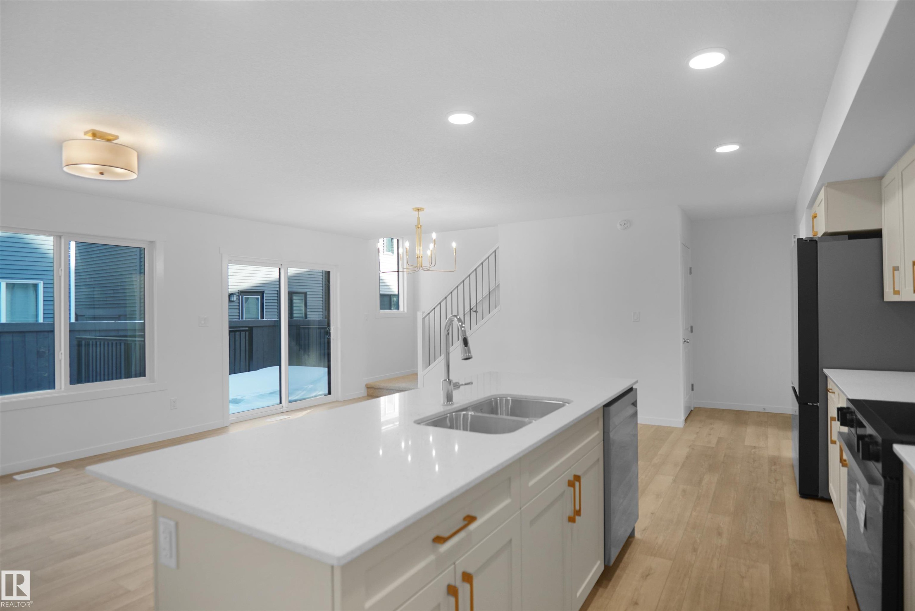 57 19904 31 Avenue, Edmonton, AB - Indoor Photo Showing Other Room