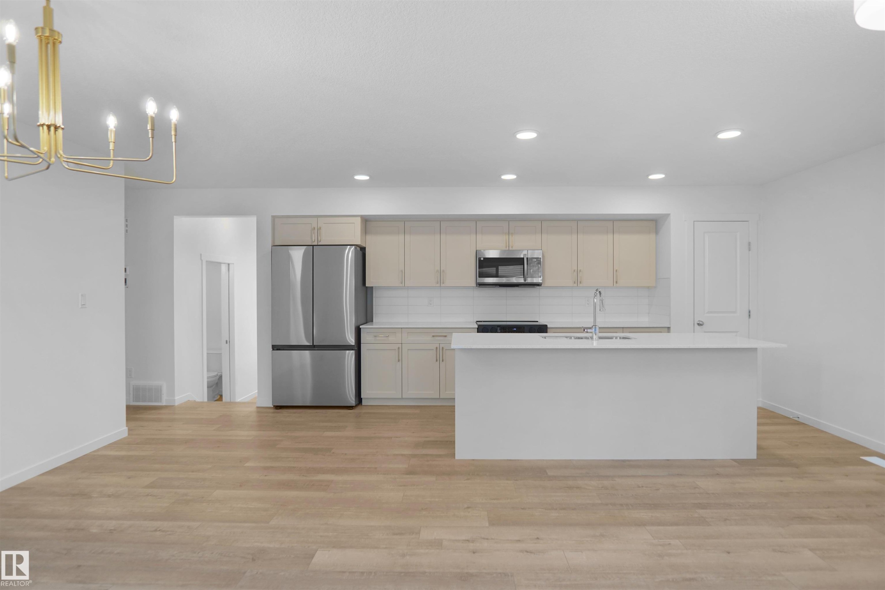 57 19904 31 Avenue, Edmonton, AB - Indoor Photo Showing Kitchen With Upgraded Kitchen