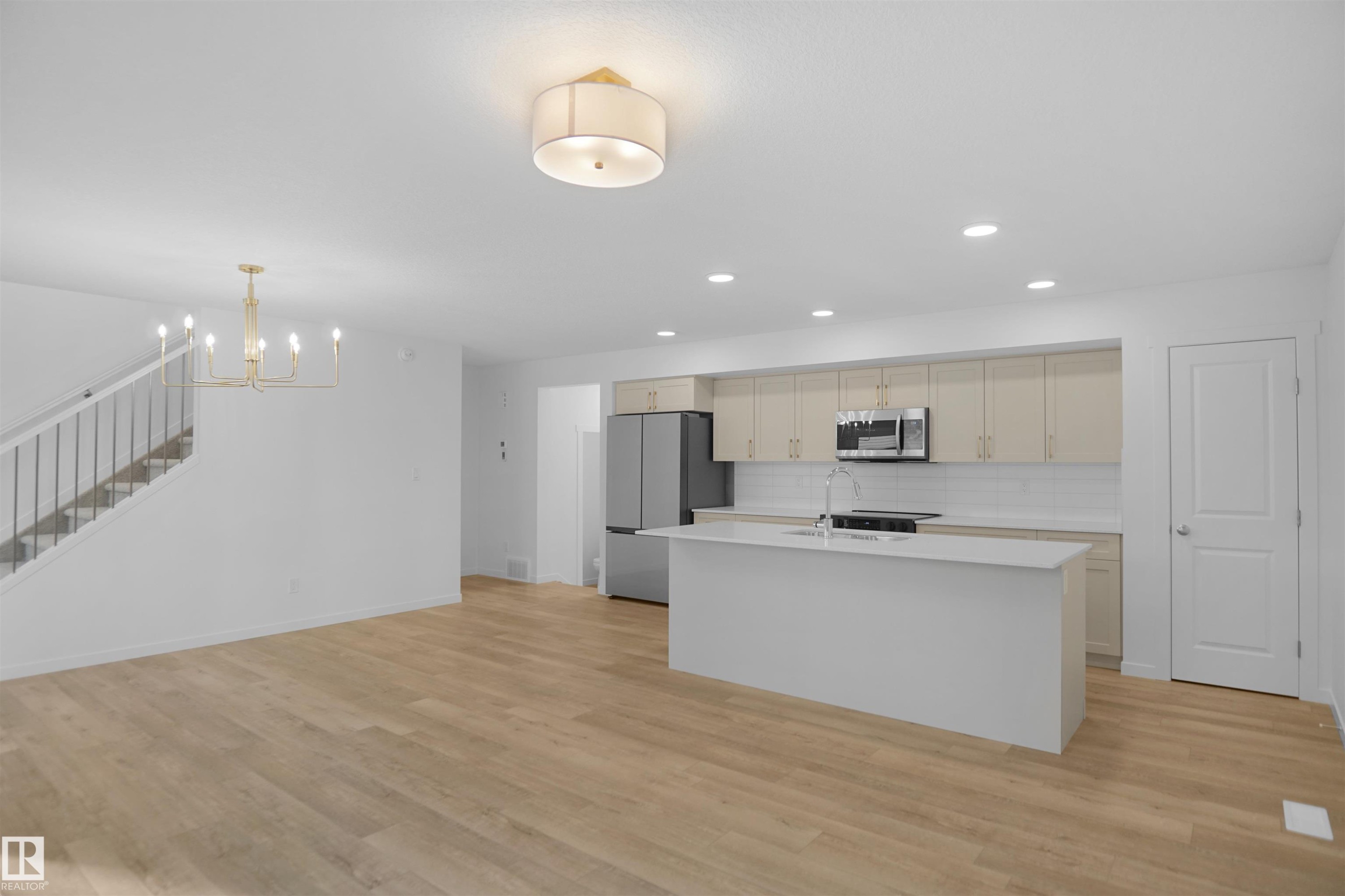 57 19904 31 Avenue, Edmonton, AB - Indoor Photo Showing Other Room