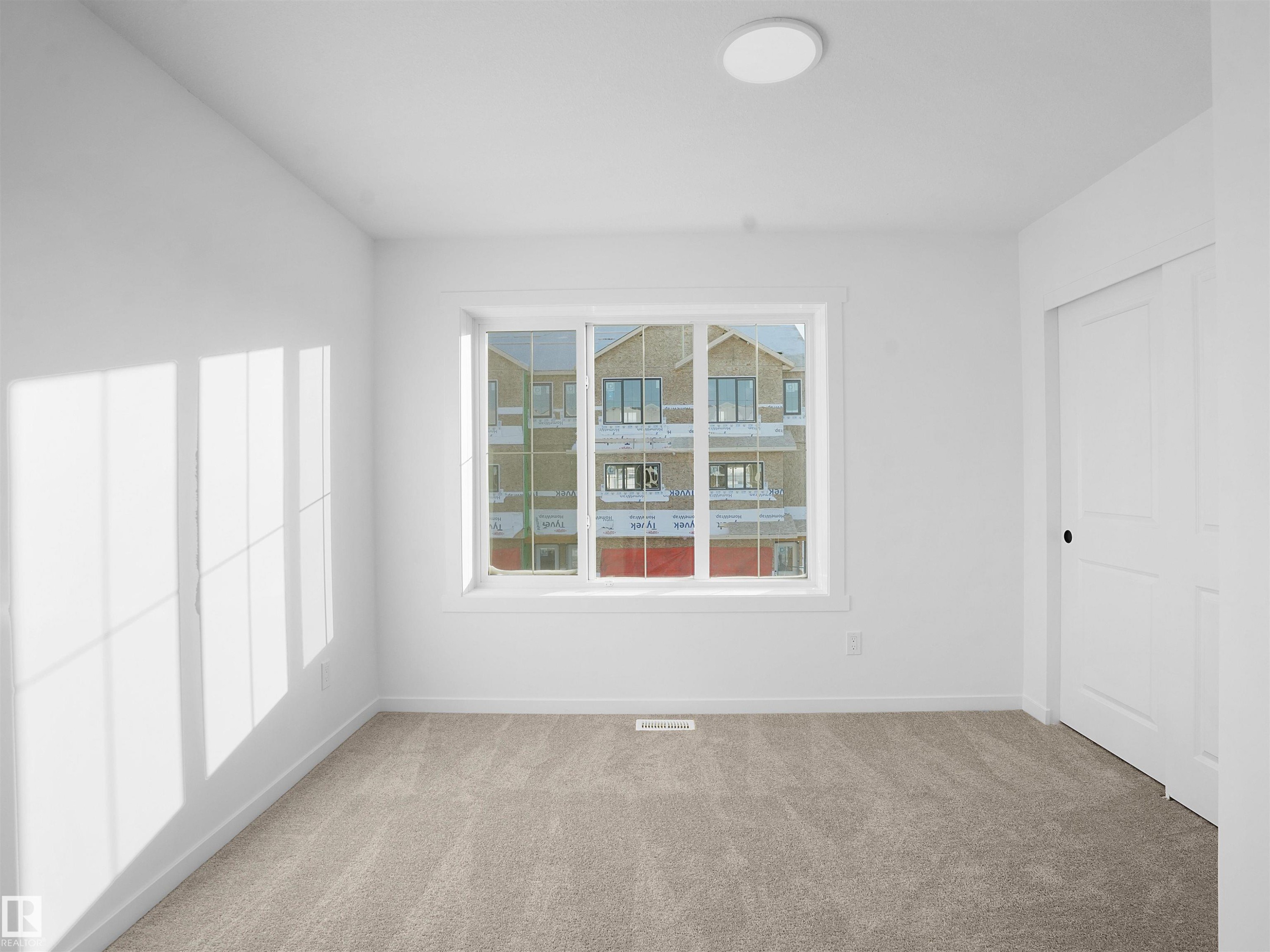 2 18640 18 Avenue, Edmonton, AB - Indoor Photo Showing Other Room