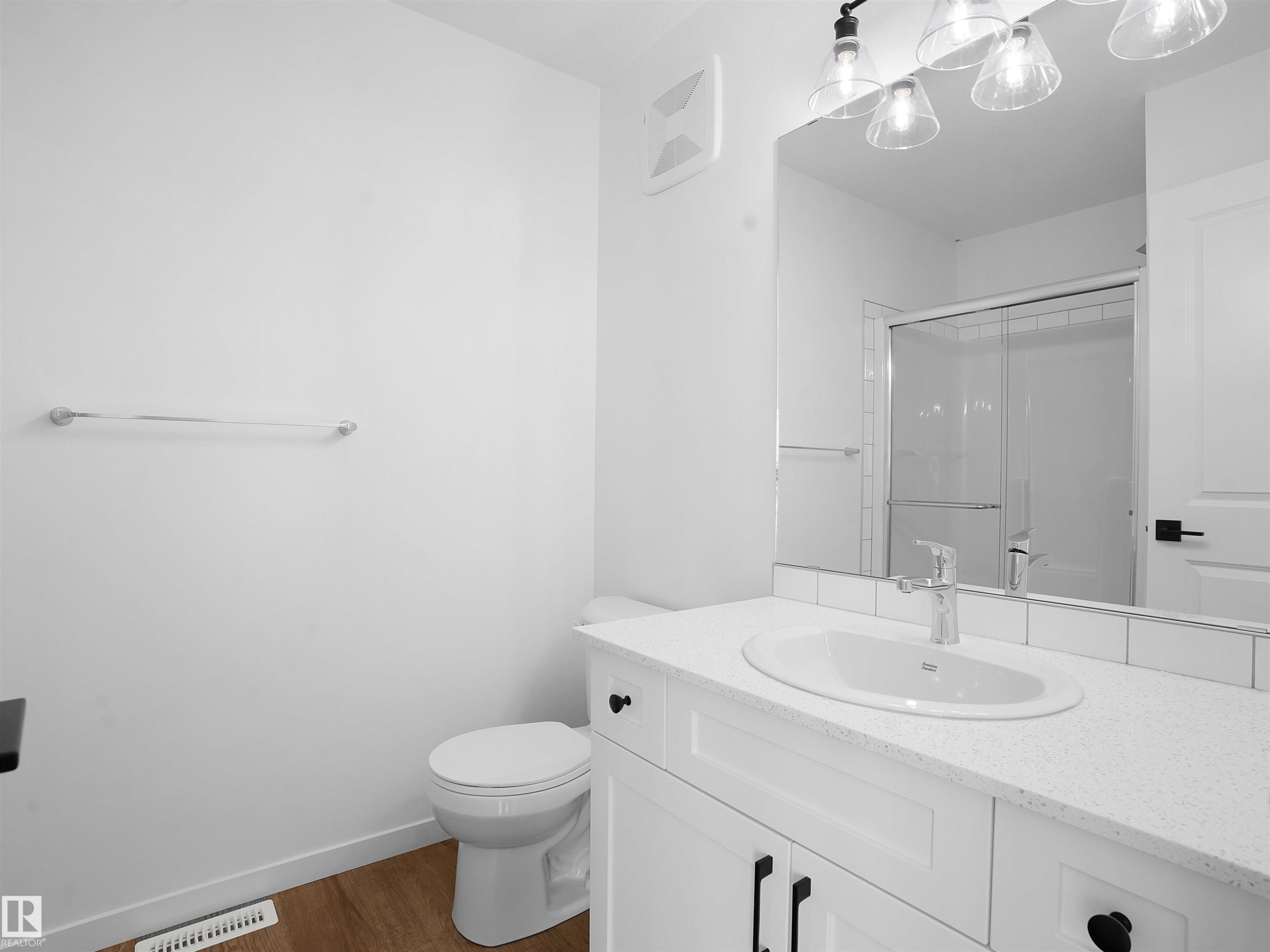 2 18640 18 Avenue, Edmonton, AB - Indoor Photo Showing Bathroom