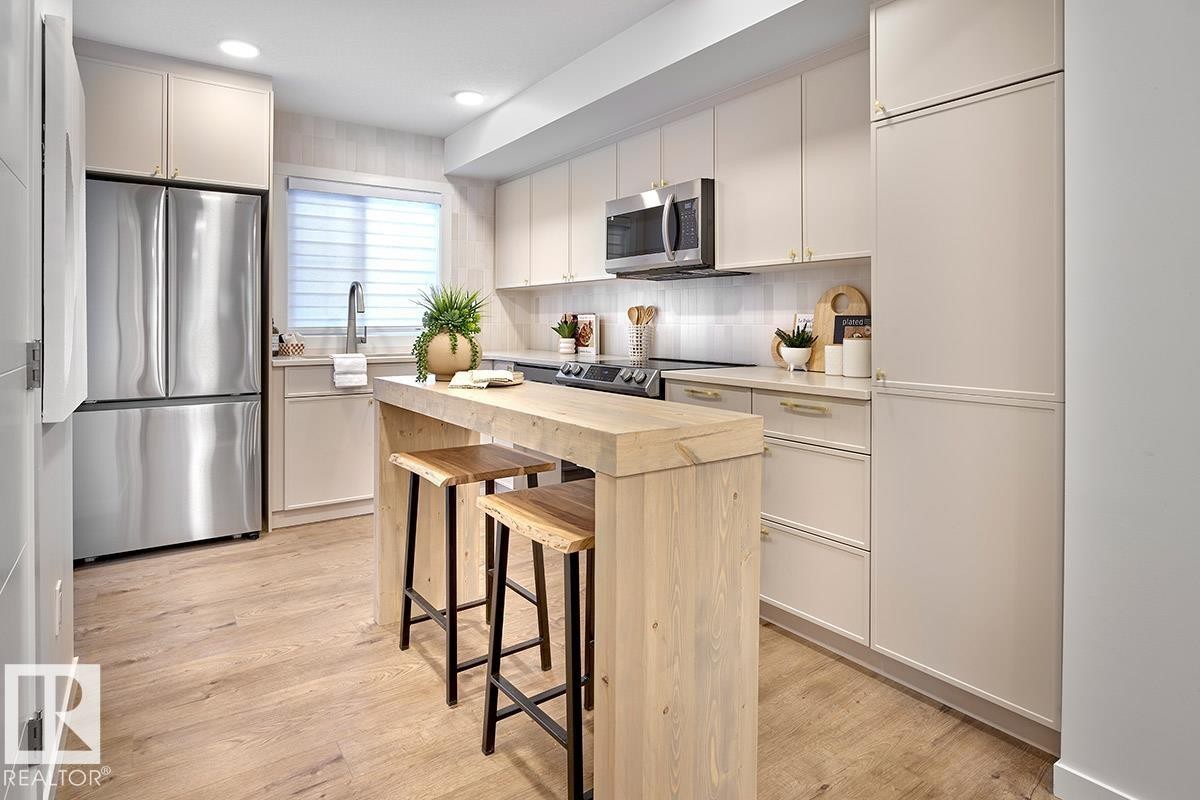206 Marquis Boulevard, Edmonton, AB - Indoor Photo Showing Kitchen