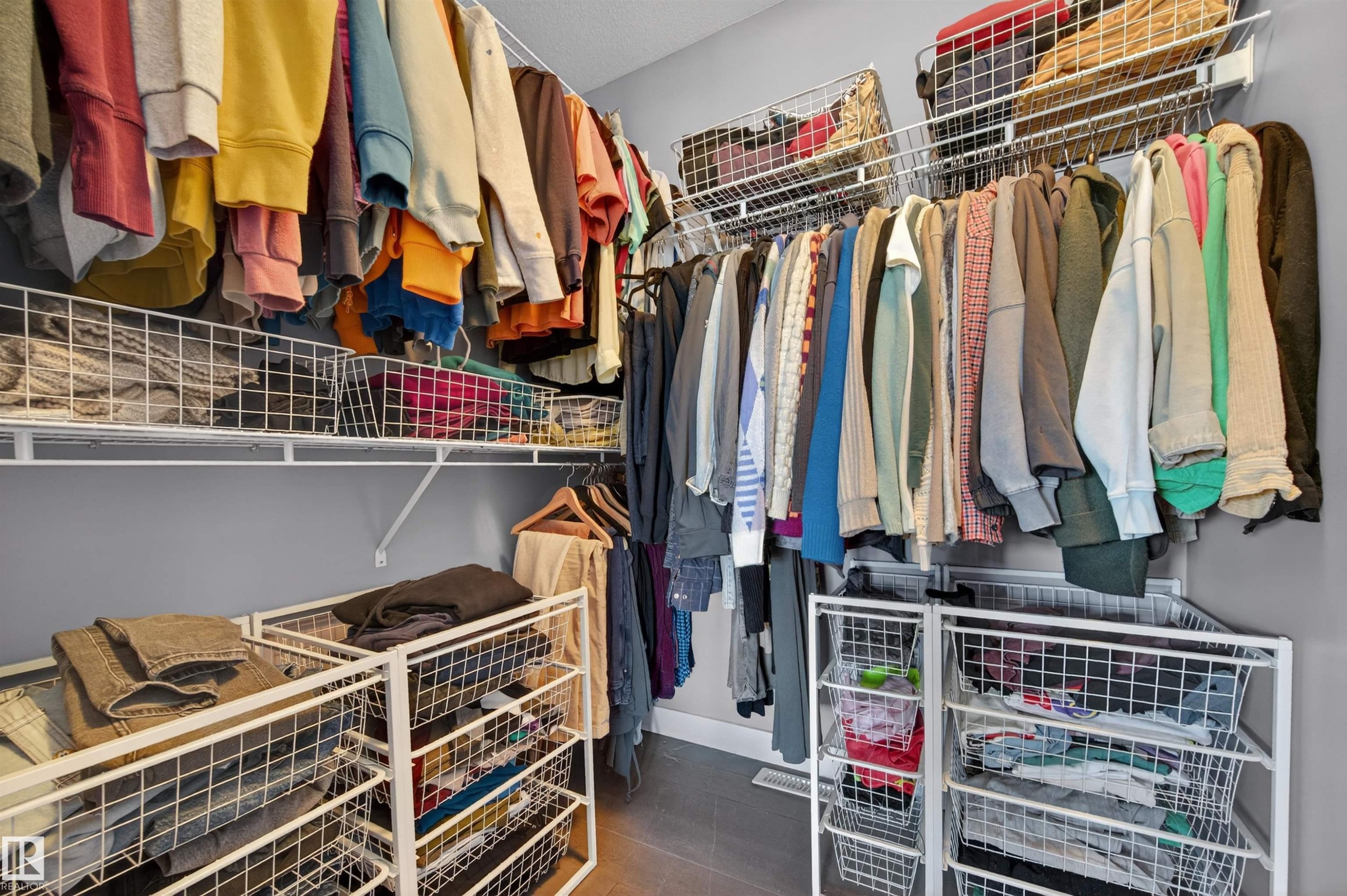 21615 84 Avenue, Edmonton, AB - Indoor With Storage