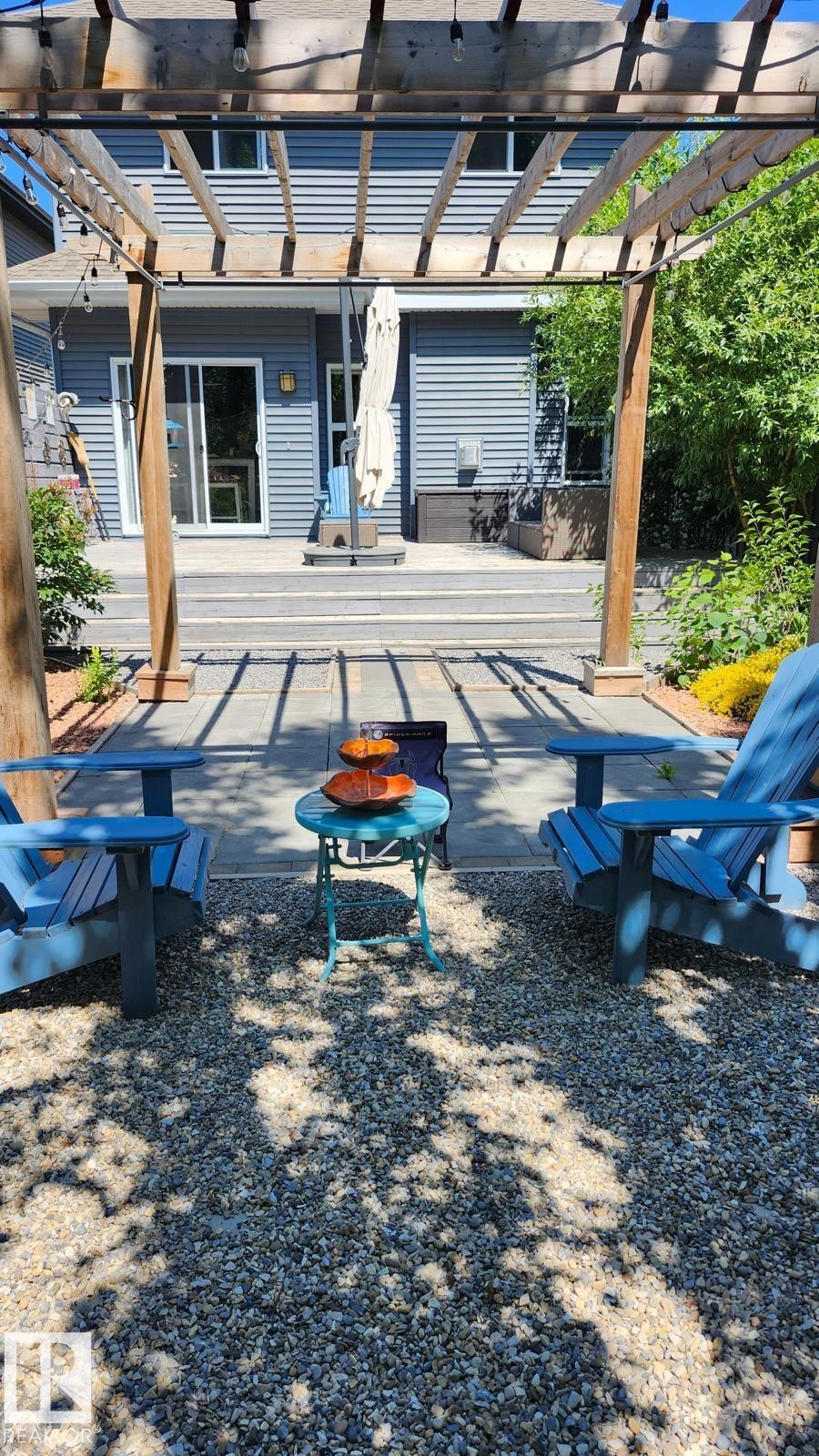 21615 84 Avenue, Edmonton, AB - Photo Showing Garage