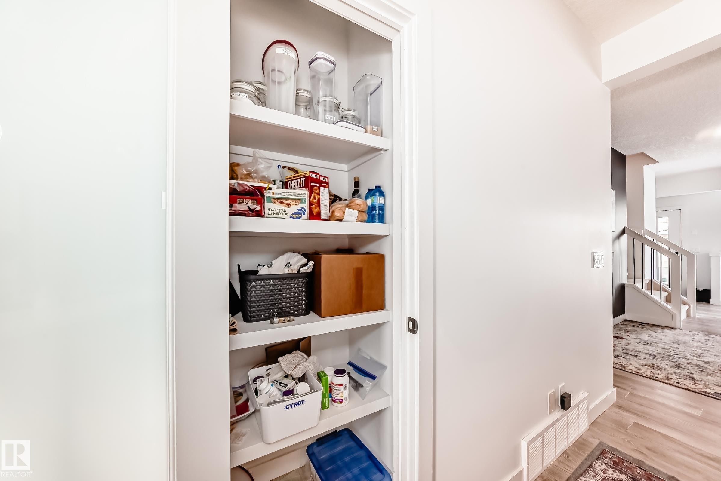 6685 Cardinal Road, Edmonton, AB - Indoor