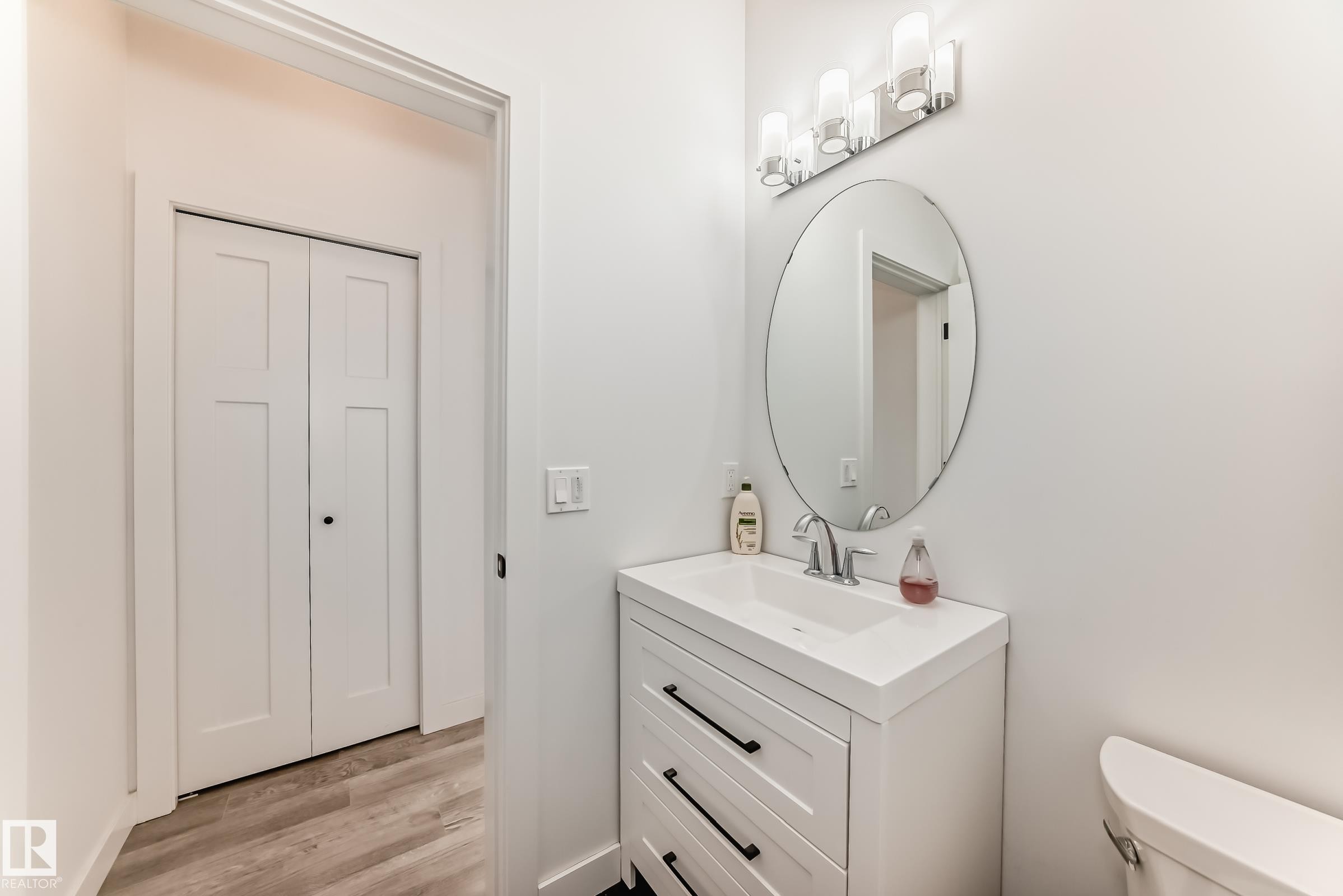 6685 Cardinal Road, Edmonton, AB - Indoor Photo Showing Bathroom