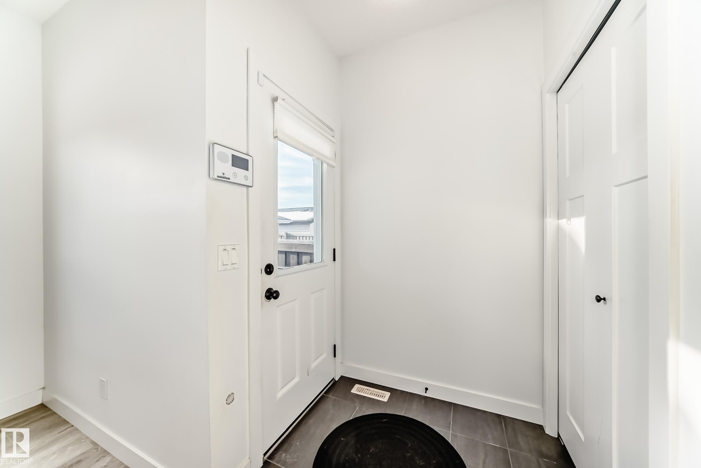 6685 Cardinal Road, Edmonton, AB - Indoor Photo Showing Other Room