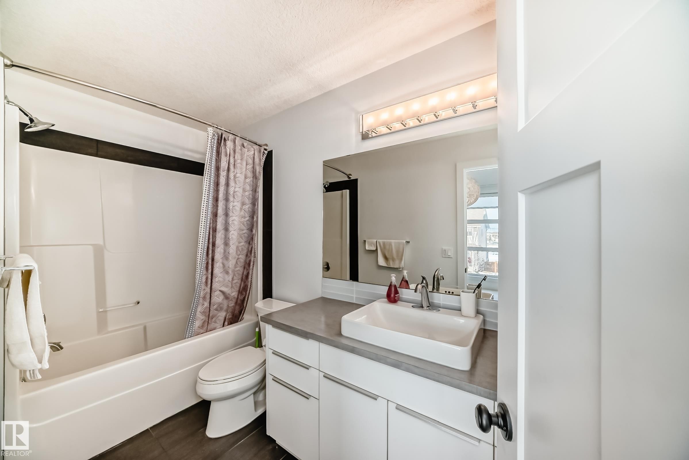 6685 Cardinal Road, Edmonton, AB - Indoor Photo Showing Bathroom