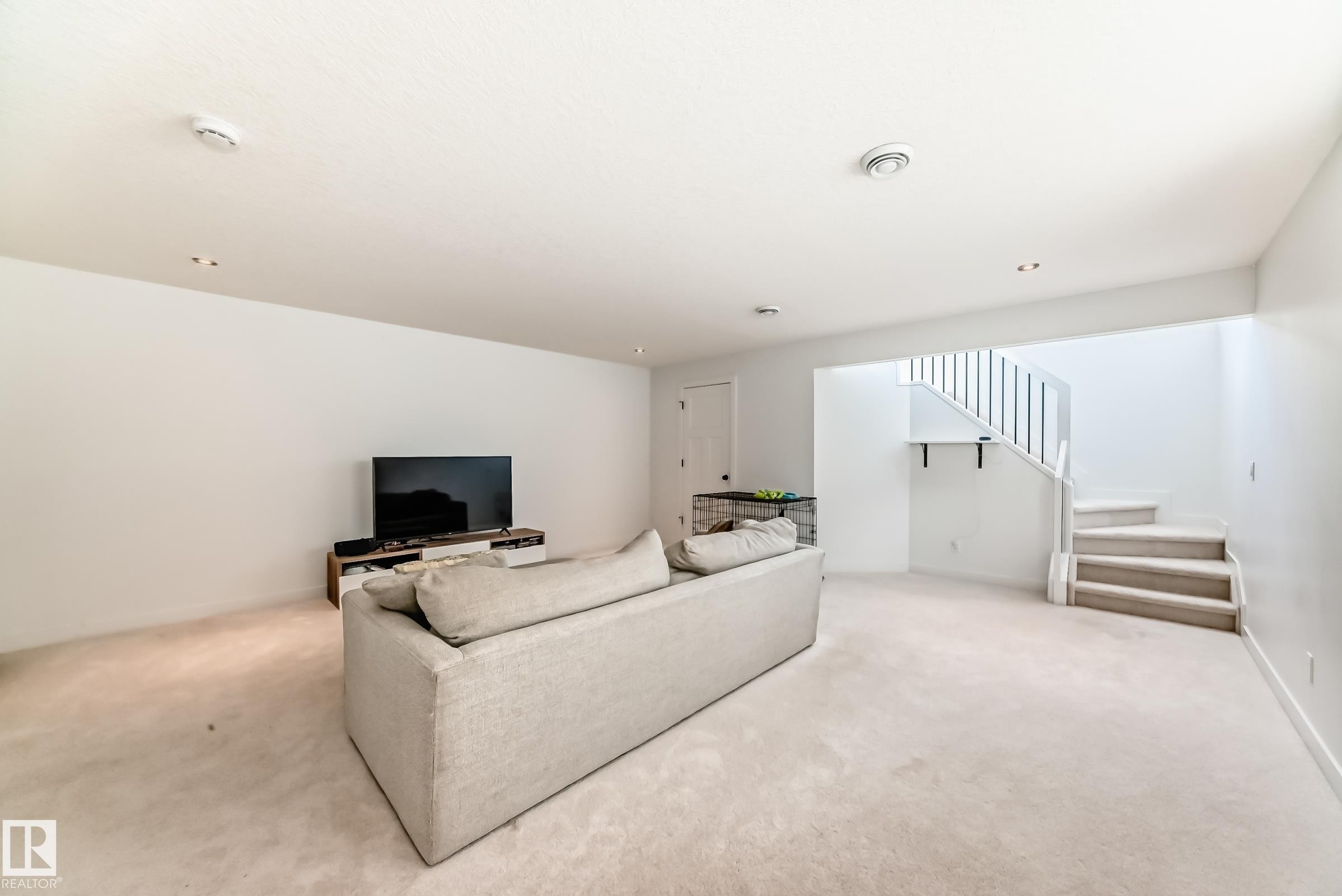 6685 Cardinal Road, Edmonton, AB - Indoor