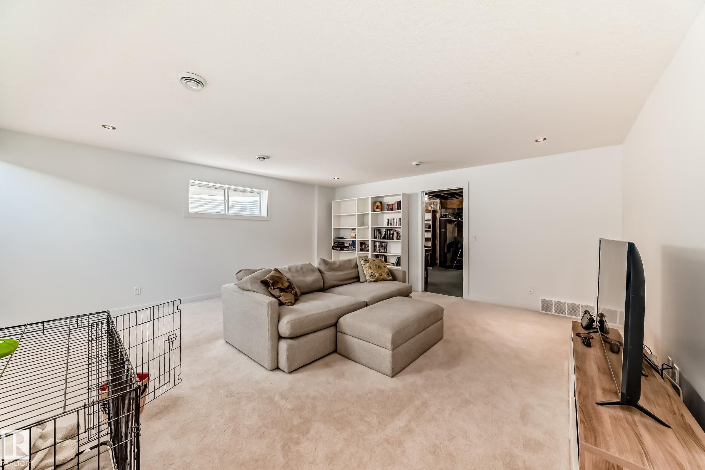 6685 Cardinal Road, Edmonton, AB - Indoor