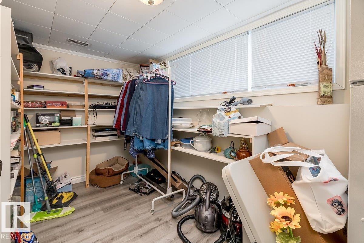 4716 57 Avenue, Tofield, AB - Indoor With Storage