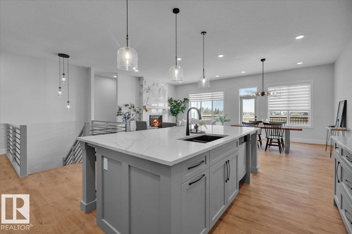 2003 Genesis Lane, Stony Plain, AB - Indoor Photo Showing Kitchen With Upgraded Kitchen