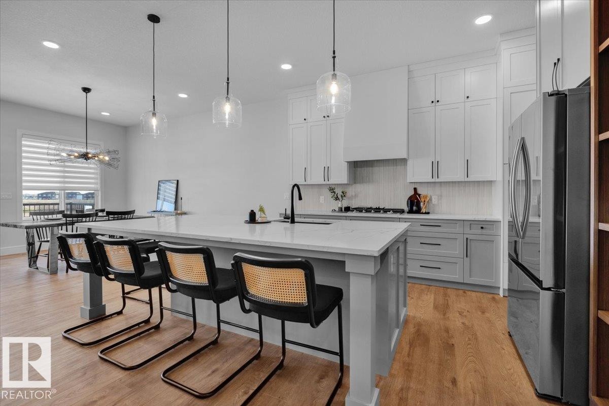 2003 Genesis Lane, Stony Plain, AB - Indoor Photo Showing Kitchen With Upgraded Kitchen