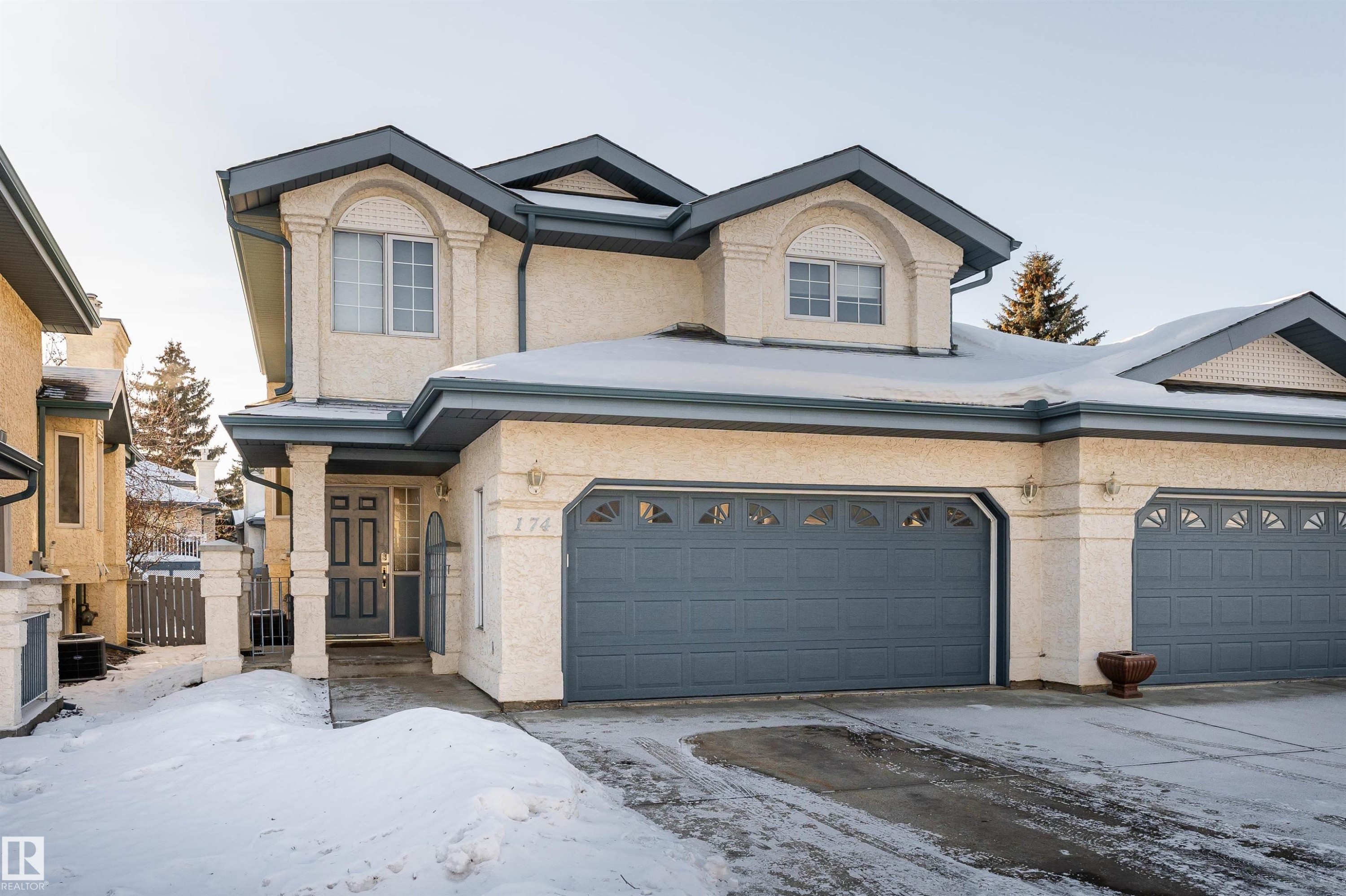 Traditional-style home with stucco siding - 174 Oeming Road, Edmonton, AB - Outdoor With Facade