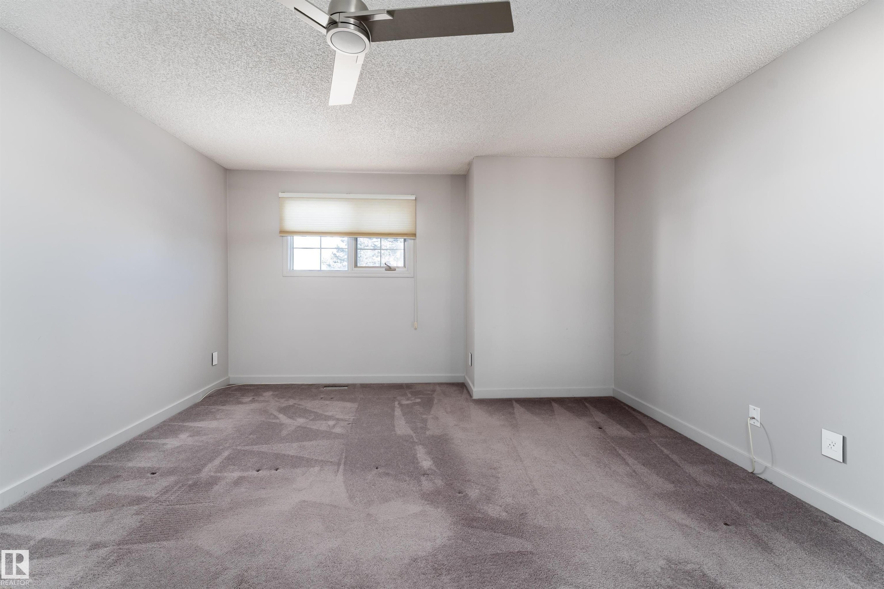 174 Oeming Road, Edmonton, AB - Indoor Photo Showing Other Room