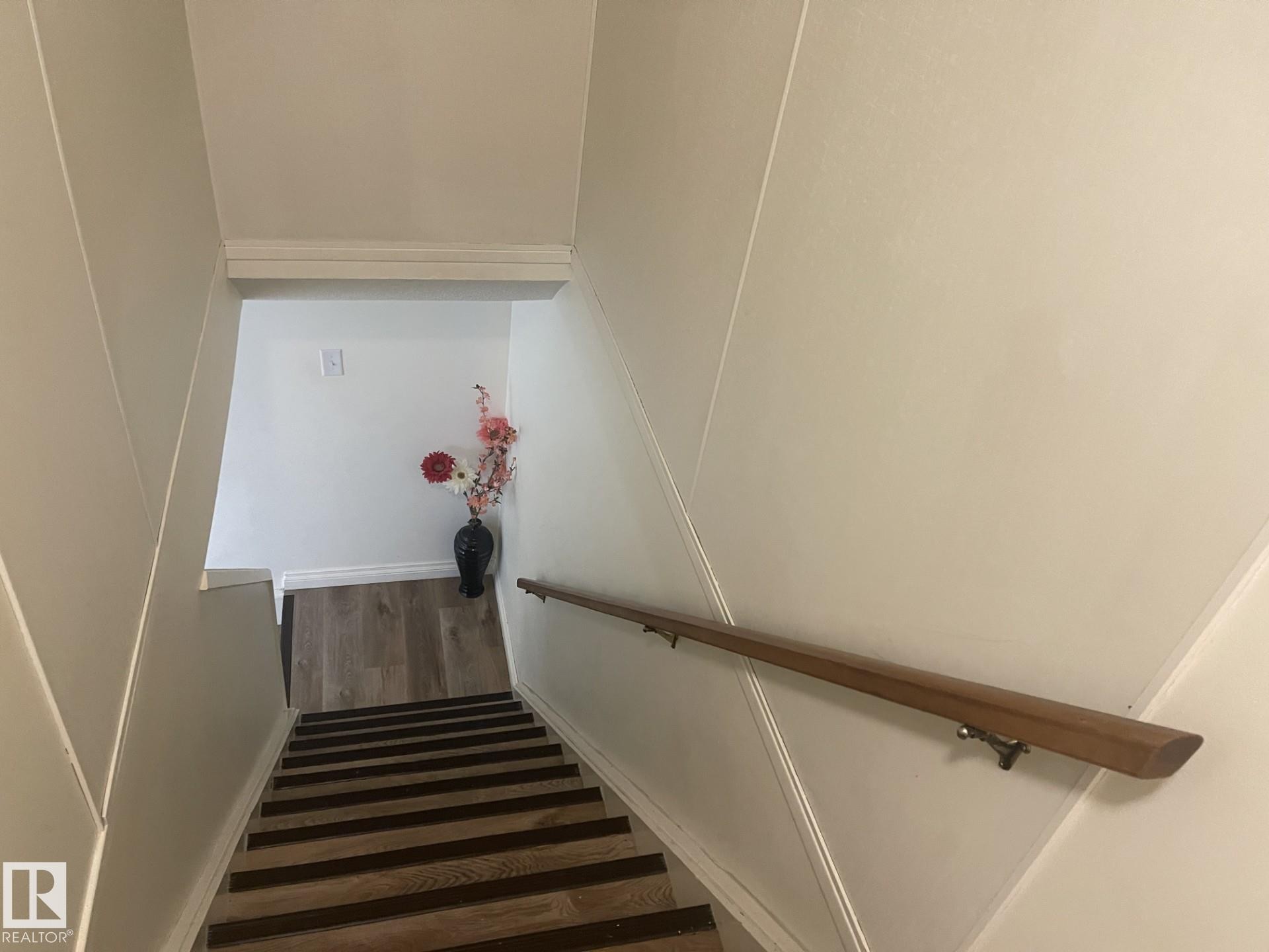 107 Woodstock, Edmonton, AB - Indoor Photo Showing Other Room