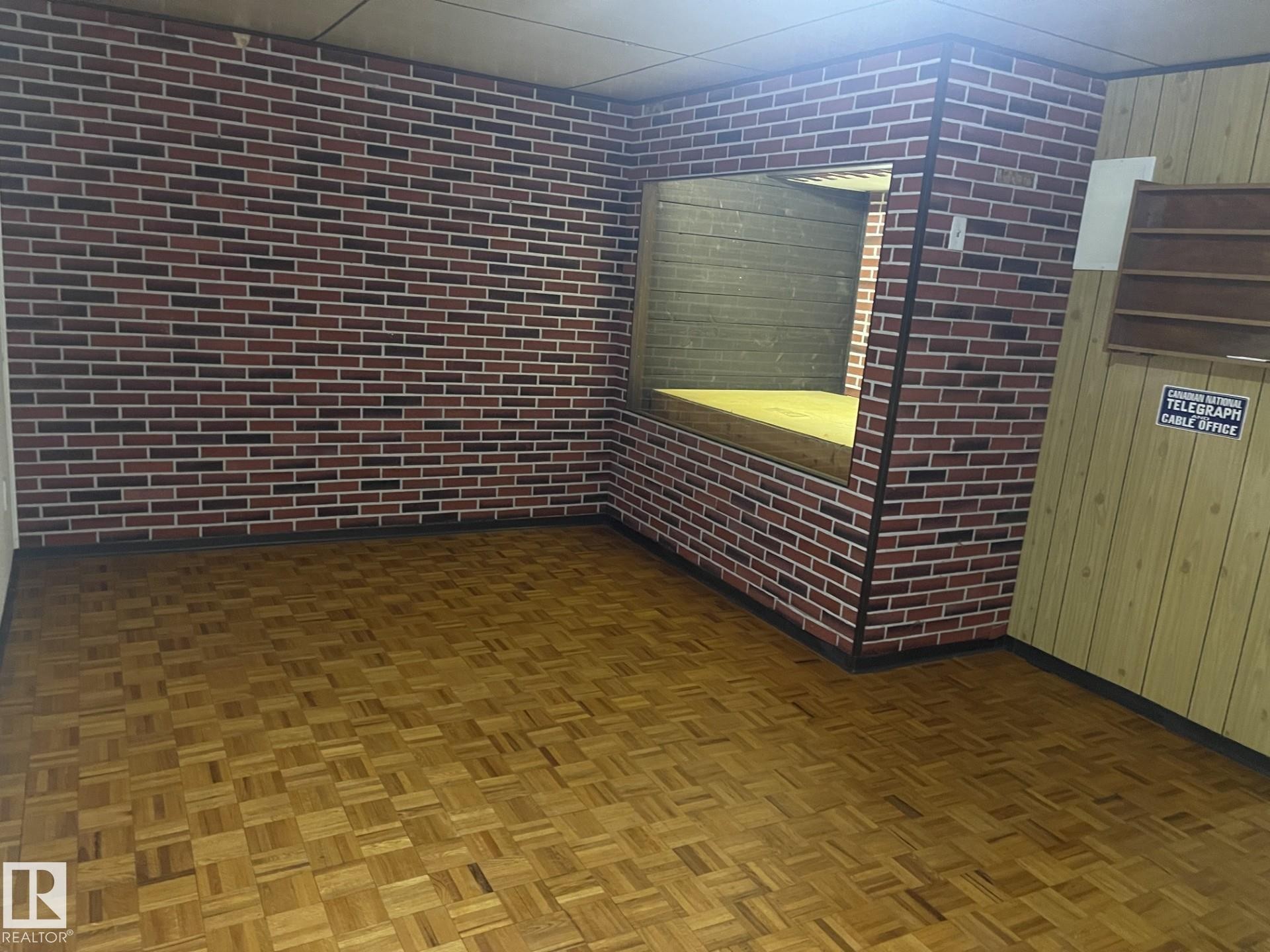 107 Woodstock, Edmonton, AB - Indoor Photo Showing Other Room