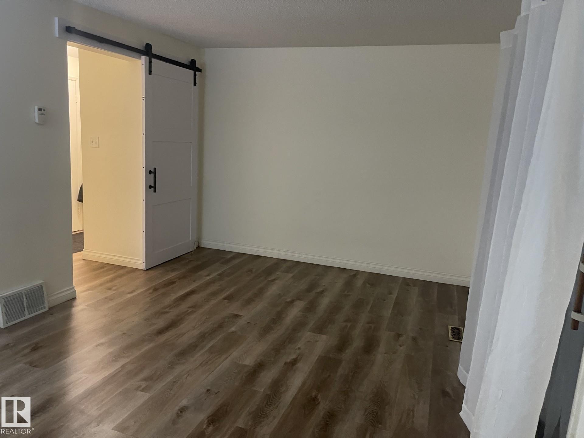 107 Woodstock, Edmonton, AB - Indoor Photo Showing Other Room