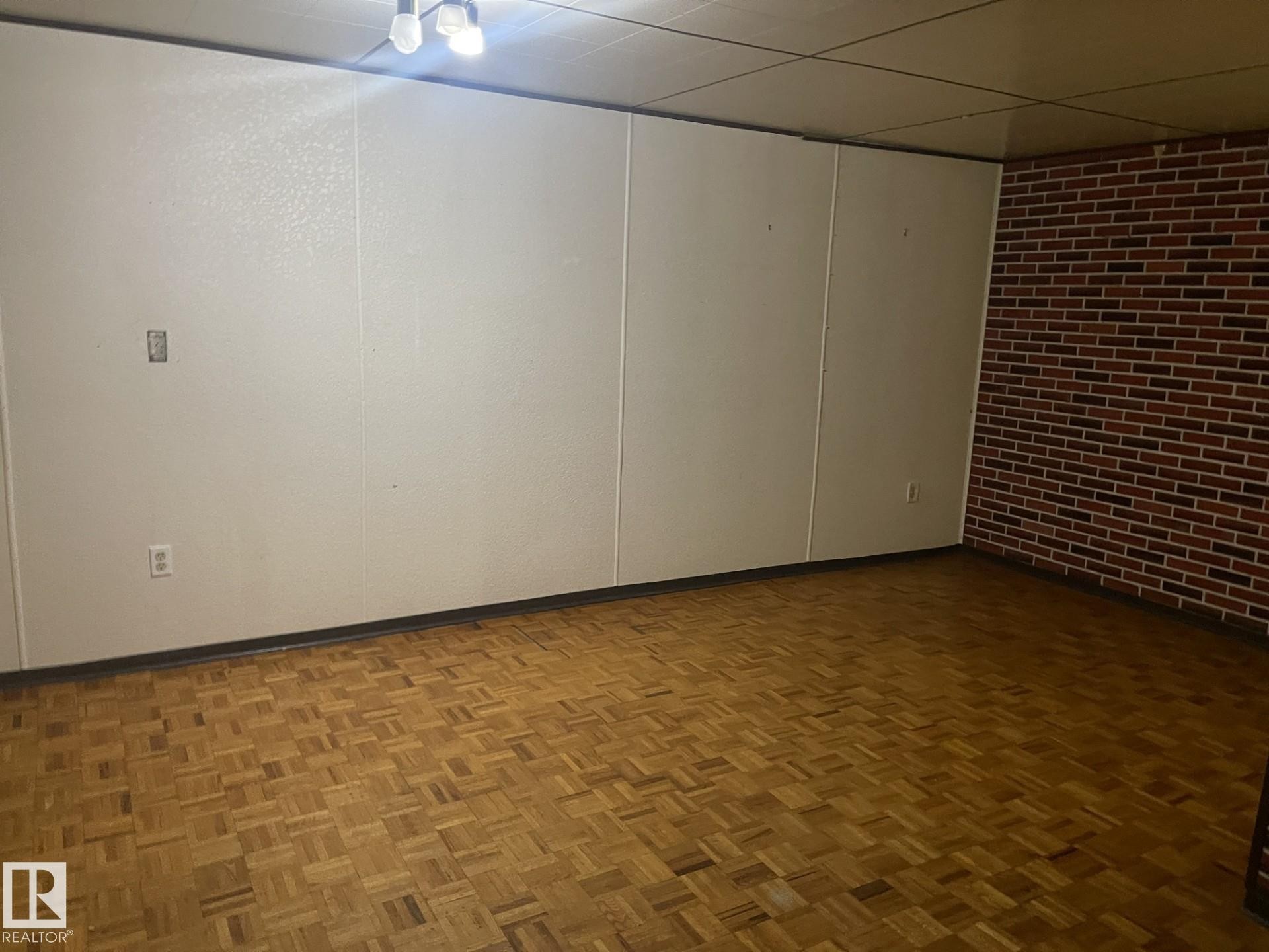 107 Woodstock, Edmonton, AB - Indoor Photo Showing Other Room