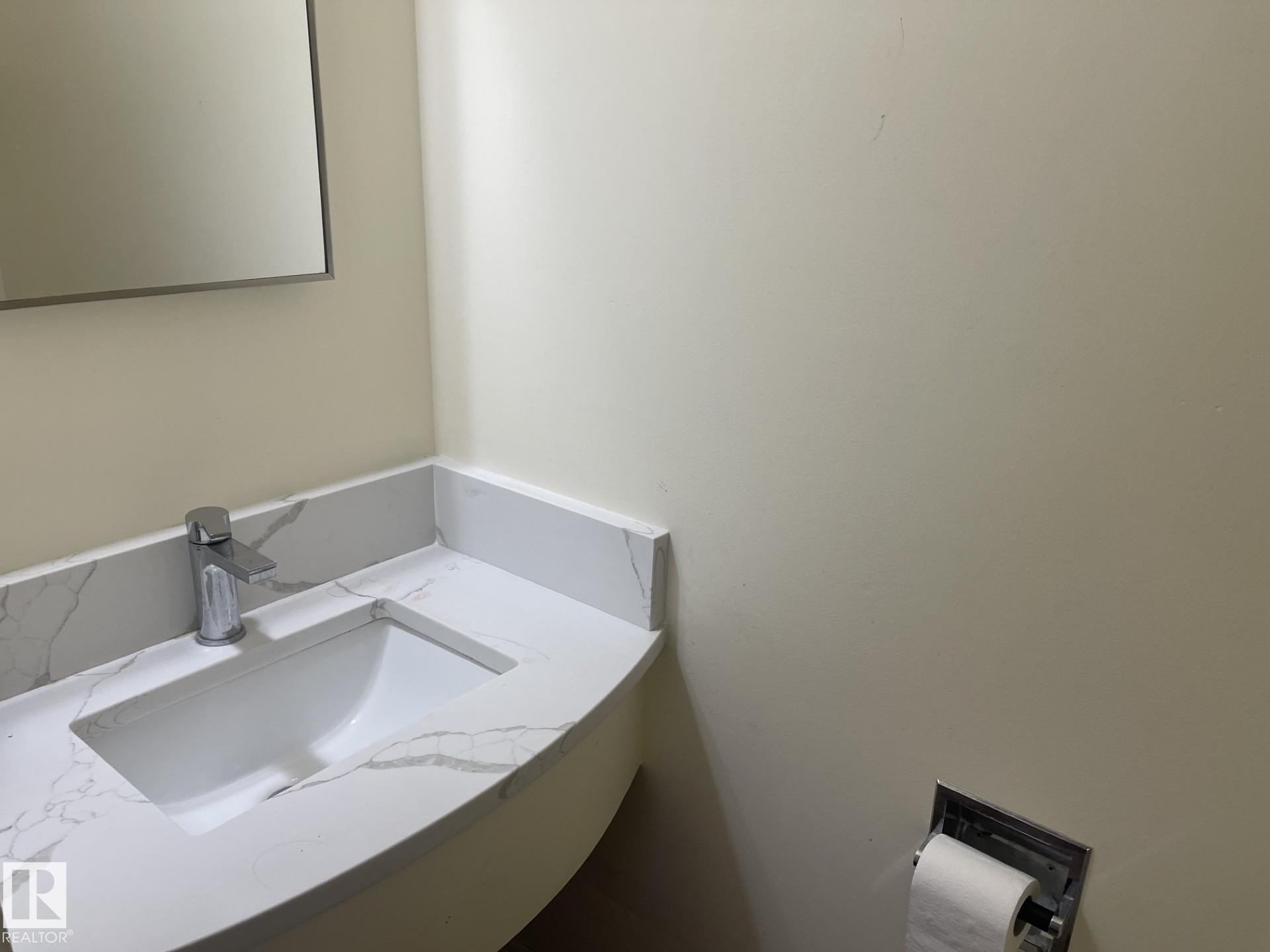 107 Woodstock, Edmonton, AB - Indoor Photo Showing Bathroom