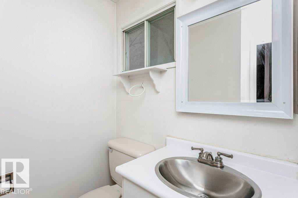 3518 42A Avenue, Edmonton, AB - Indoor Photo Showing Bathroom