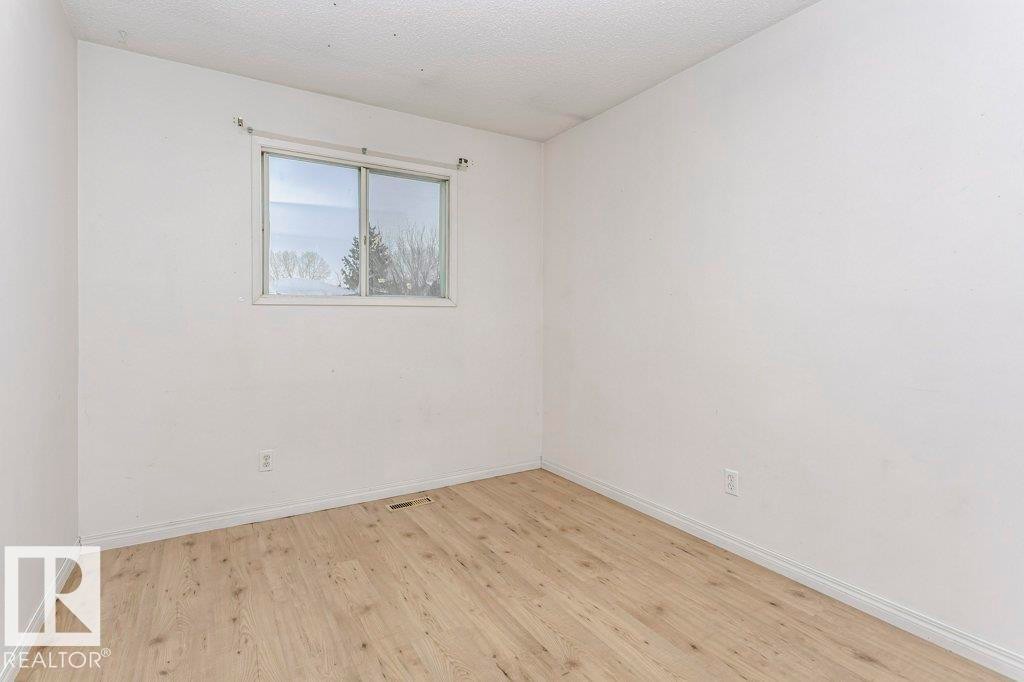3518 42A Avenue, Edmonton, AB - Indoor Photo Showing Other Room