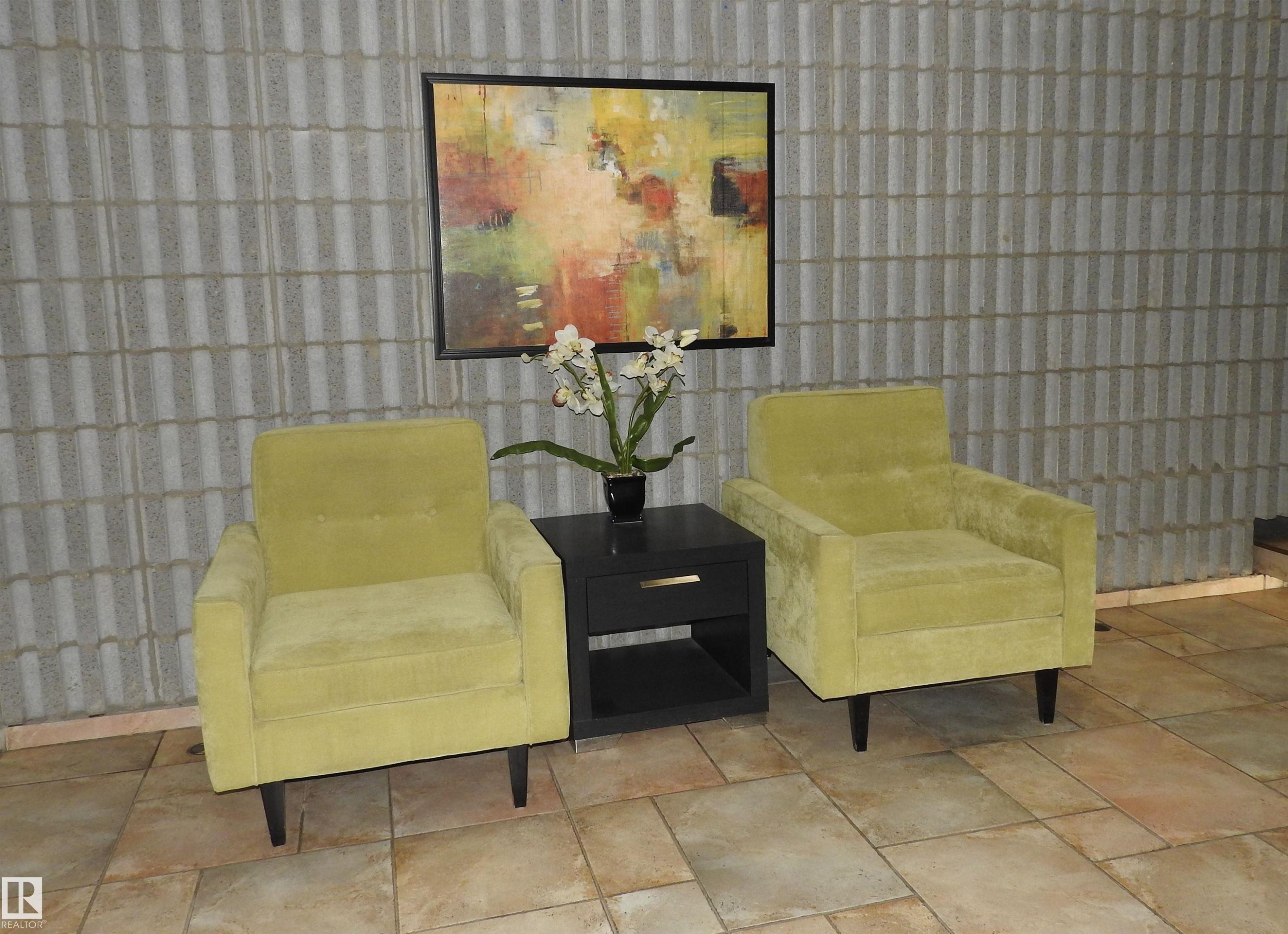 105 10160 115 Street, Edmonton, AB - Indoor