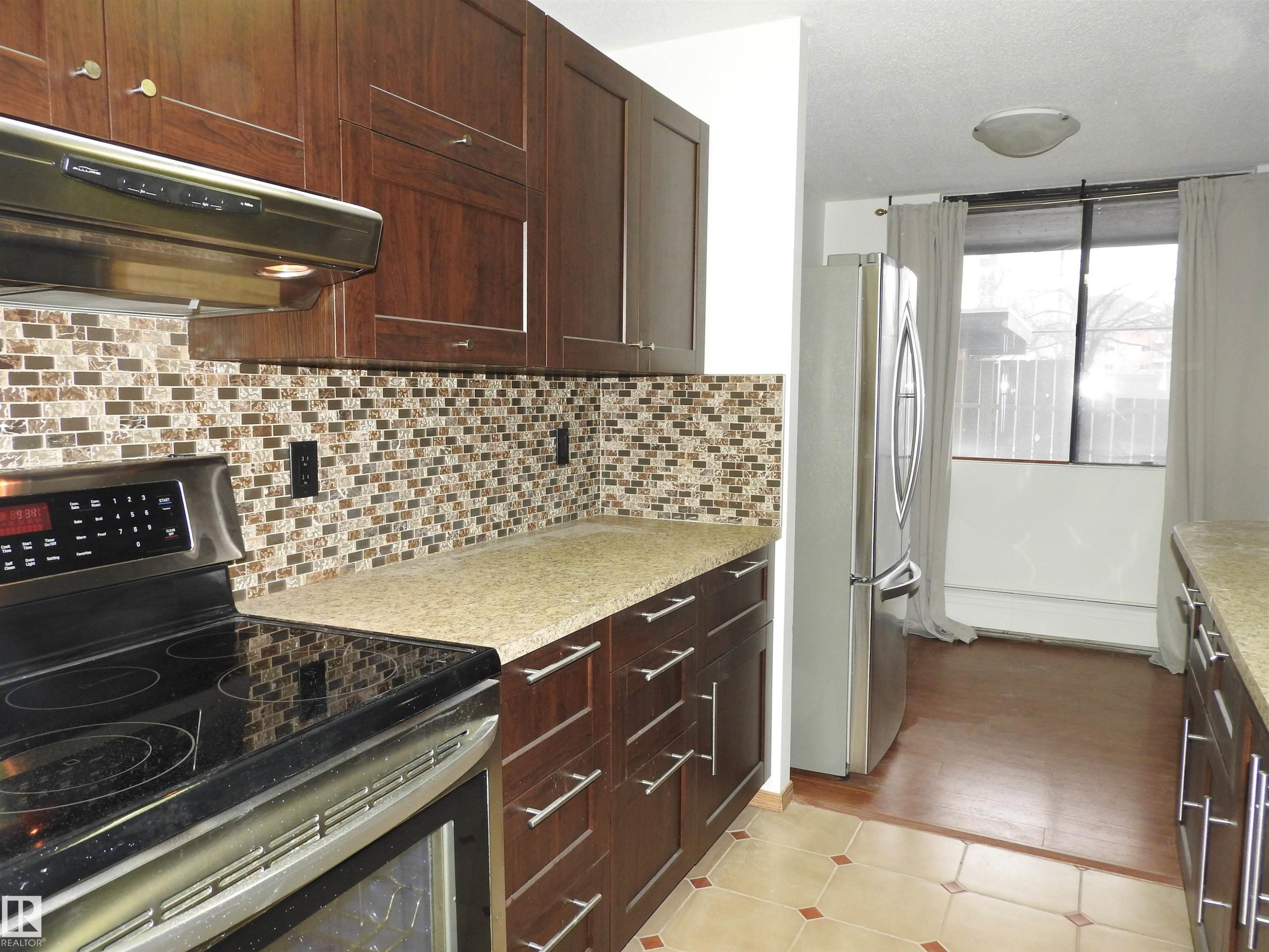 105 10160 115 Street, Edmonton, AB - Indoor Photo Showing Kitchen With Upgraded Kitchen