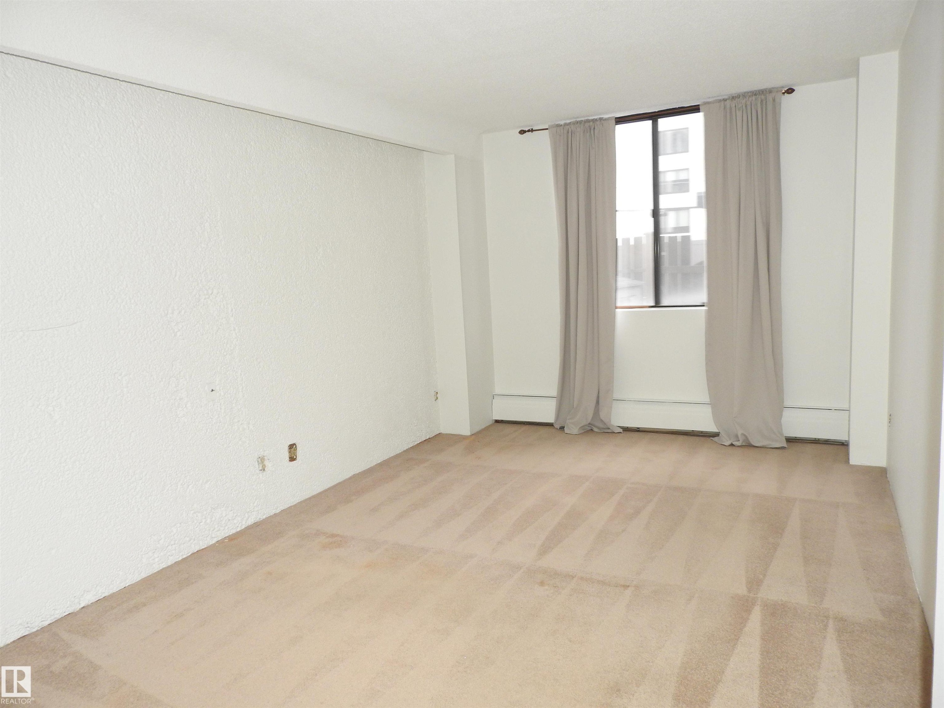 105 10160 115 Street, Edmonton, AB - Indoor Photo Showing Other Room