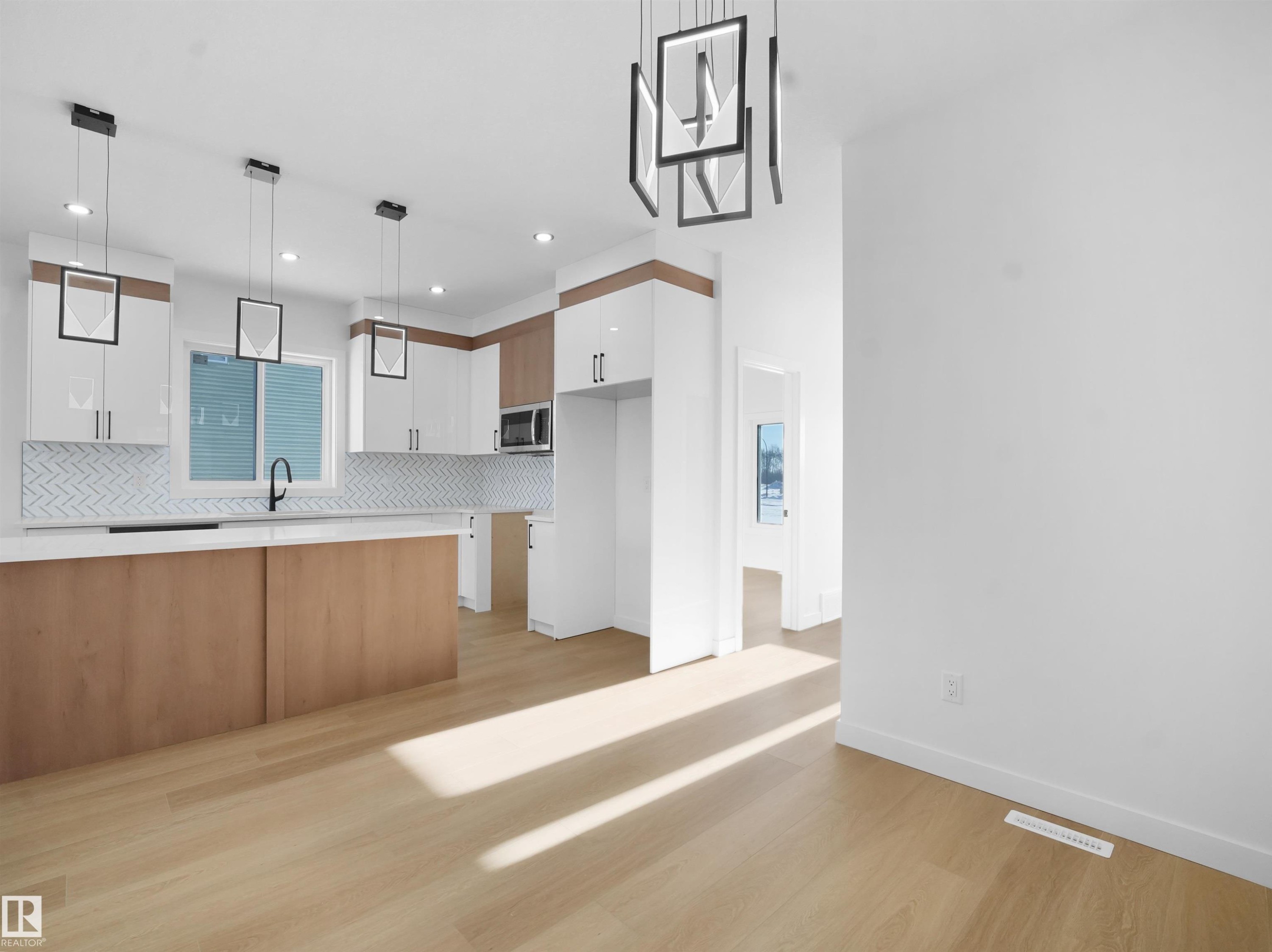 334 Roberts Wynd, Leduc, AB - Indoor Photo Showing Kitchen With Upgraded Kitchen