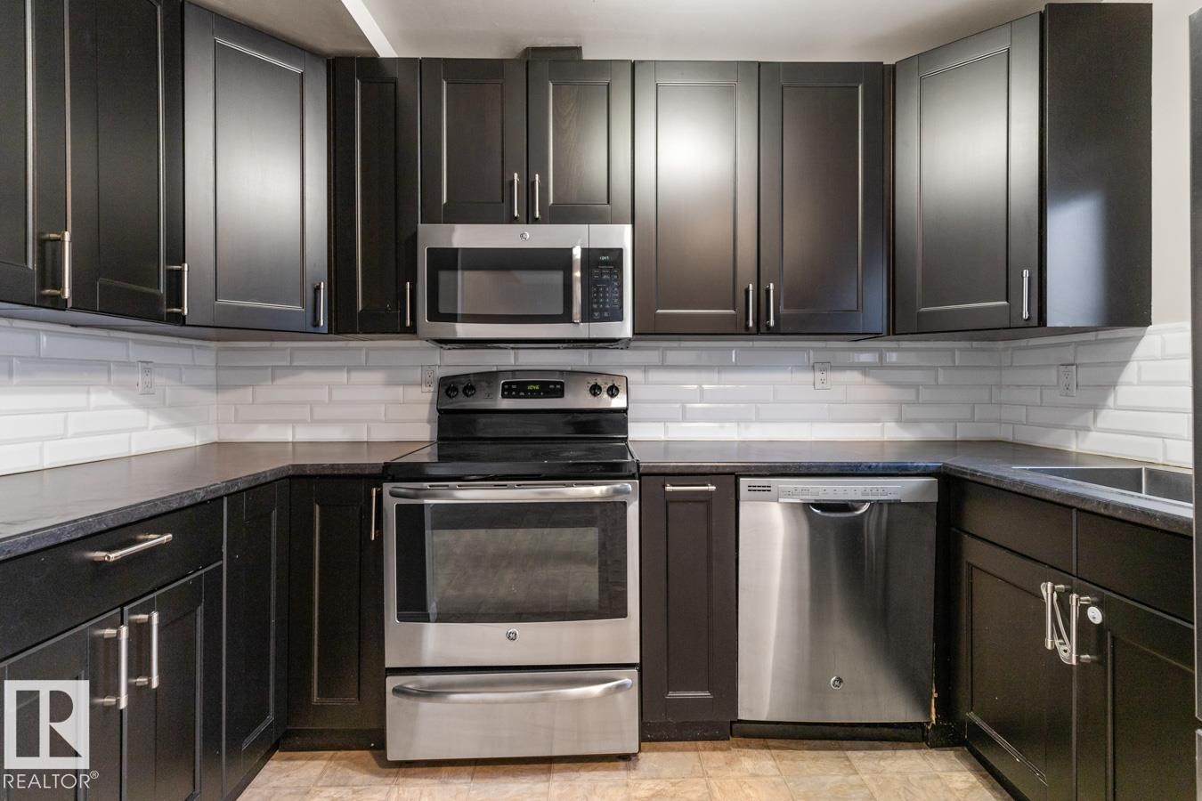 5346 38A Avenue, Edmonton, AB - Indoor Photo Showing Kitchen With Stainless Steel Kitchen With Upgraded Kitchen