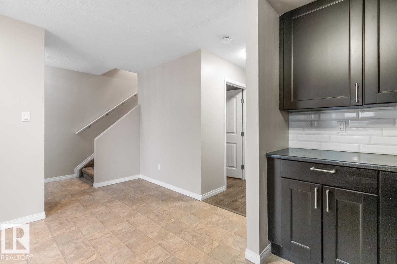 5346 38A Avenue, Edmonton, AB - Indoor