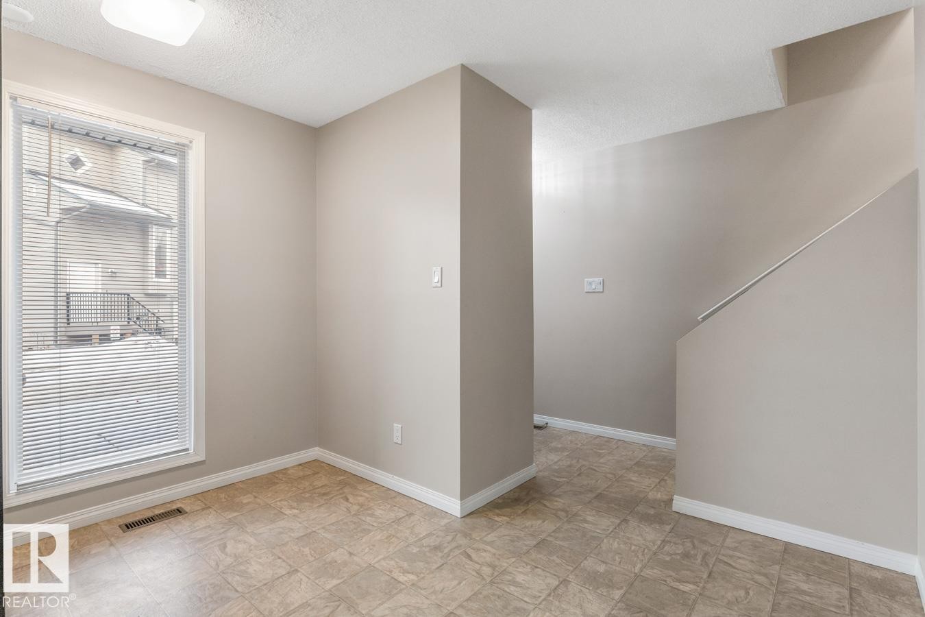 5346 38A Avenue, Edmonton, AB - Indoor Photo Showing Other Room