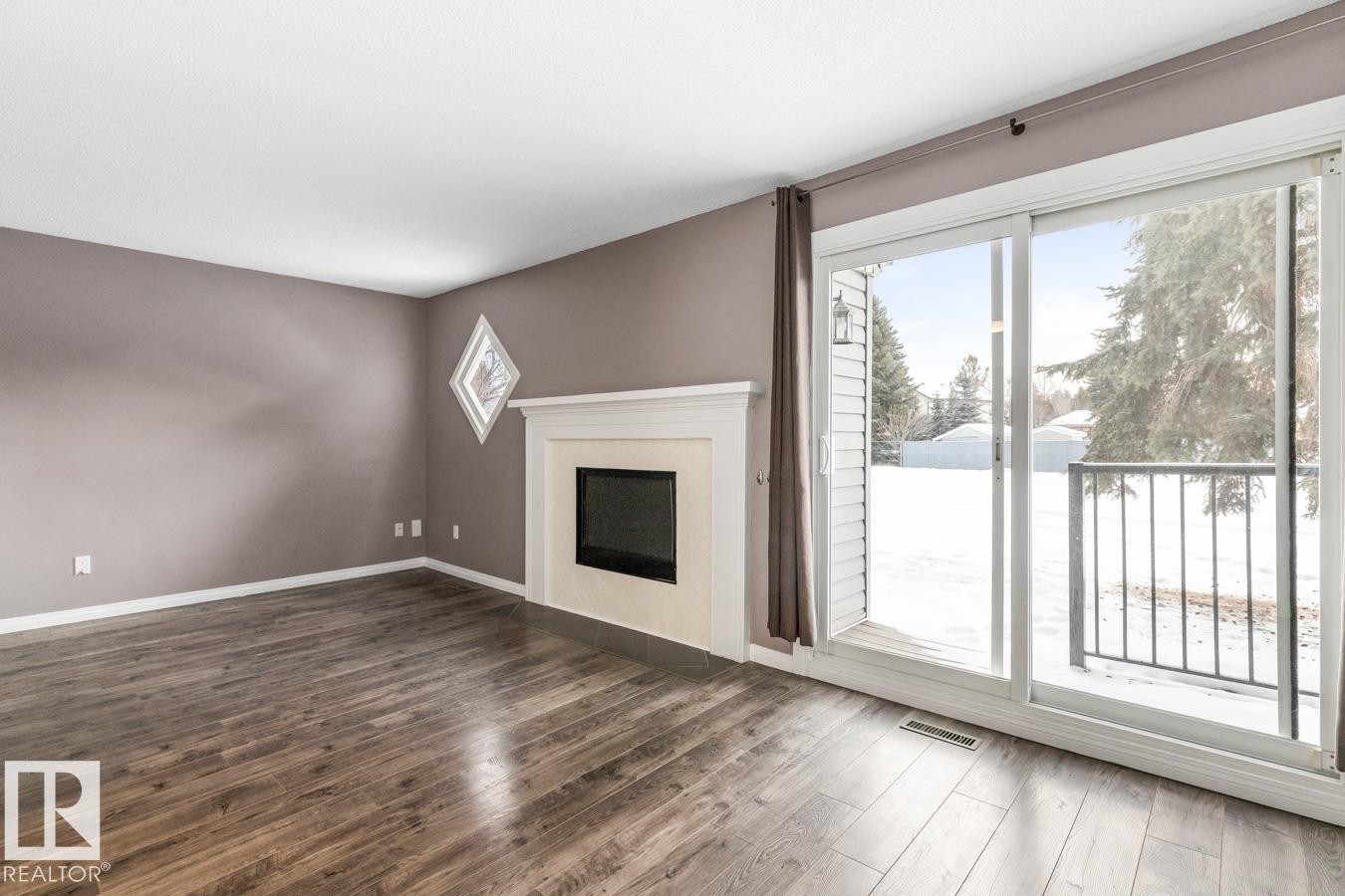5346 38A Avenue, Edmonton, AB - Indoor With Fireplace