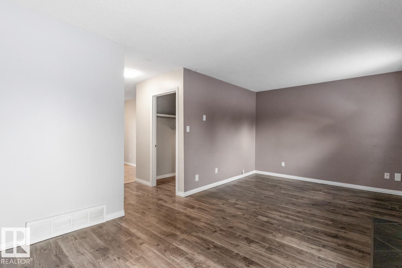 5346 38A Avenue, Edmonton, AB - Indoor Photo Showing Other Room