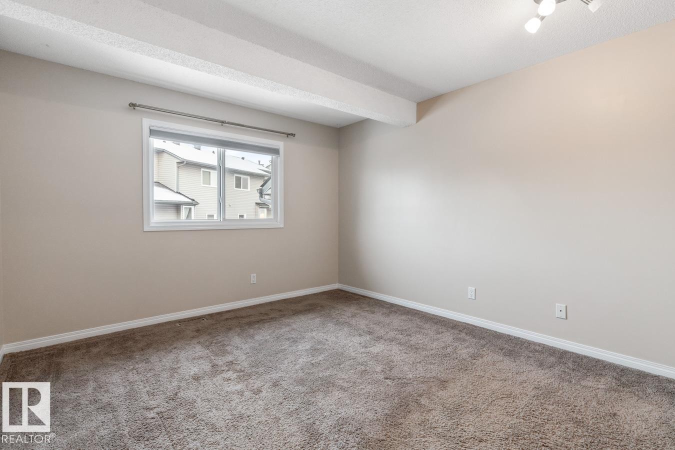 5346 38A Avenue, Edmonton, AB - Indoor Photo Showing Other Room