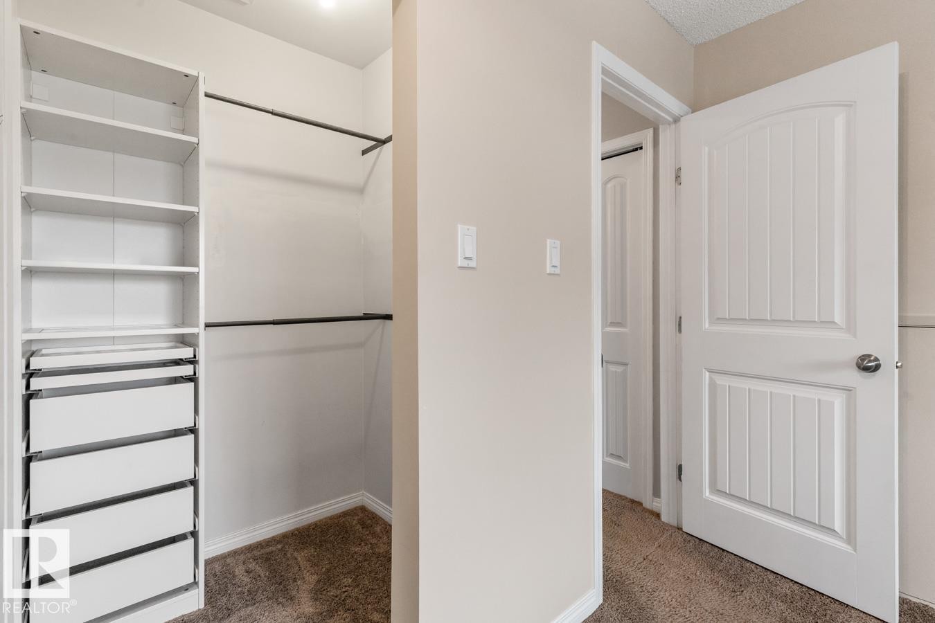 5346 38A Avenue, Edmonton, AB - Indoor Photo Showing Other Room