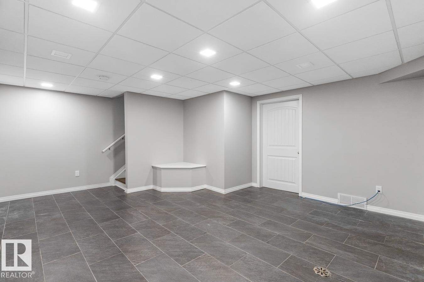 5346 38A Avenue, Edmonton, AB - Indoor