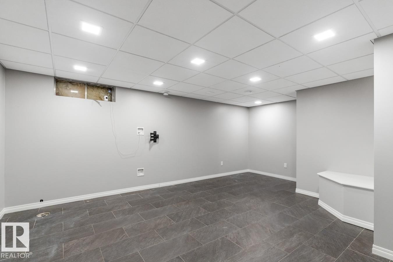 5346 38A Avenue, Edmonton, AB - Indoor