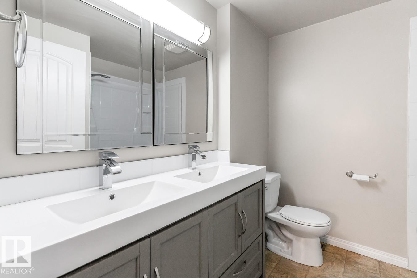 5346 38A Avenue, Edmonton, AB - Indoor Photo Showing Bathroom