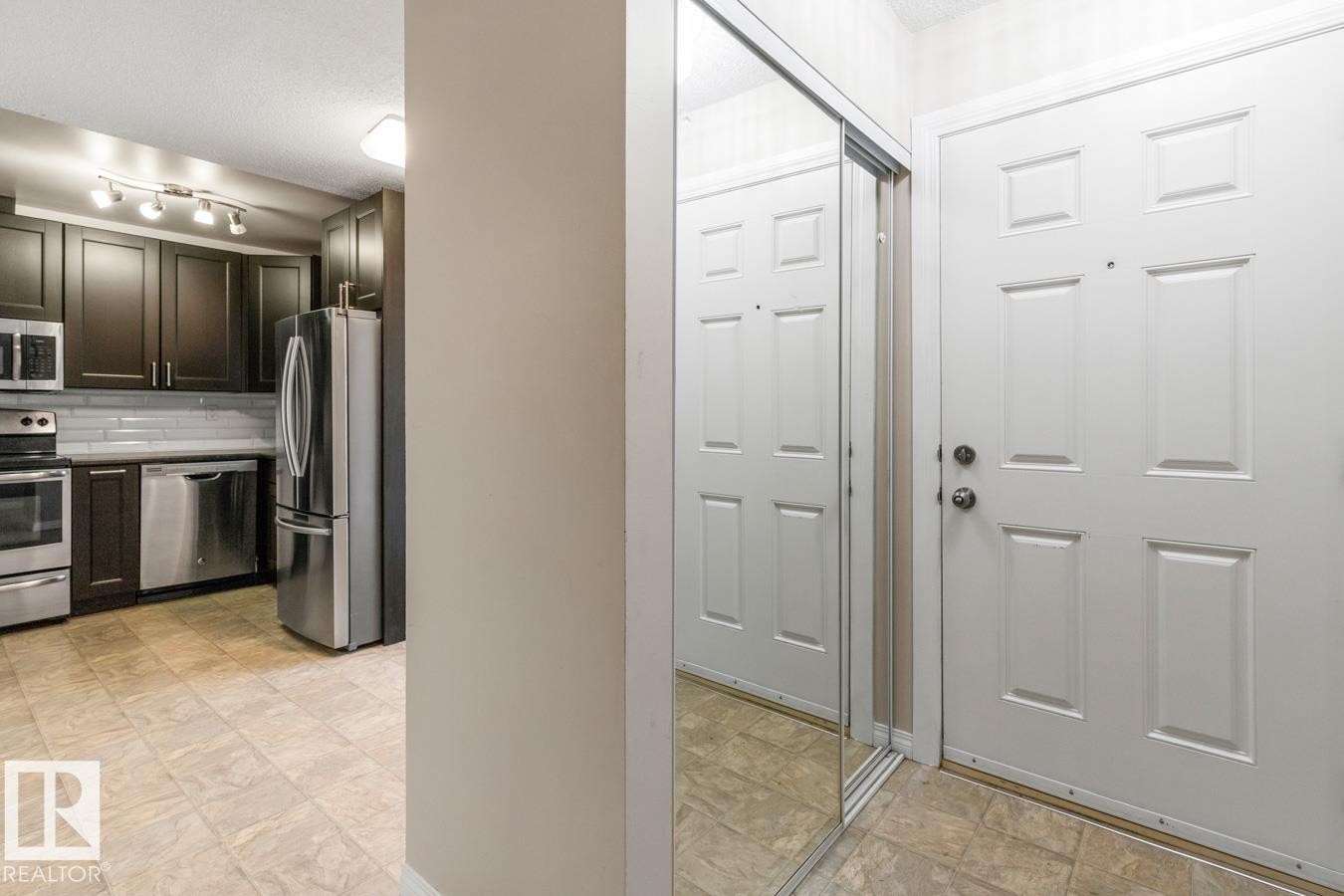 5346 38A Avenue, Edmonton, AB - Indoor Photo Showing Kitchen