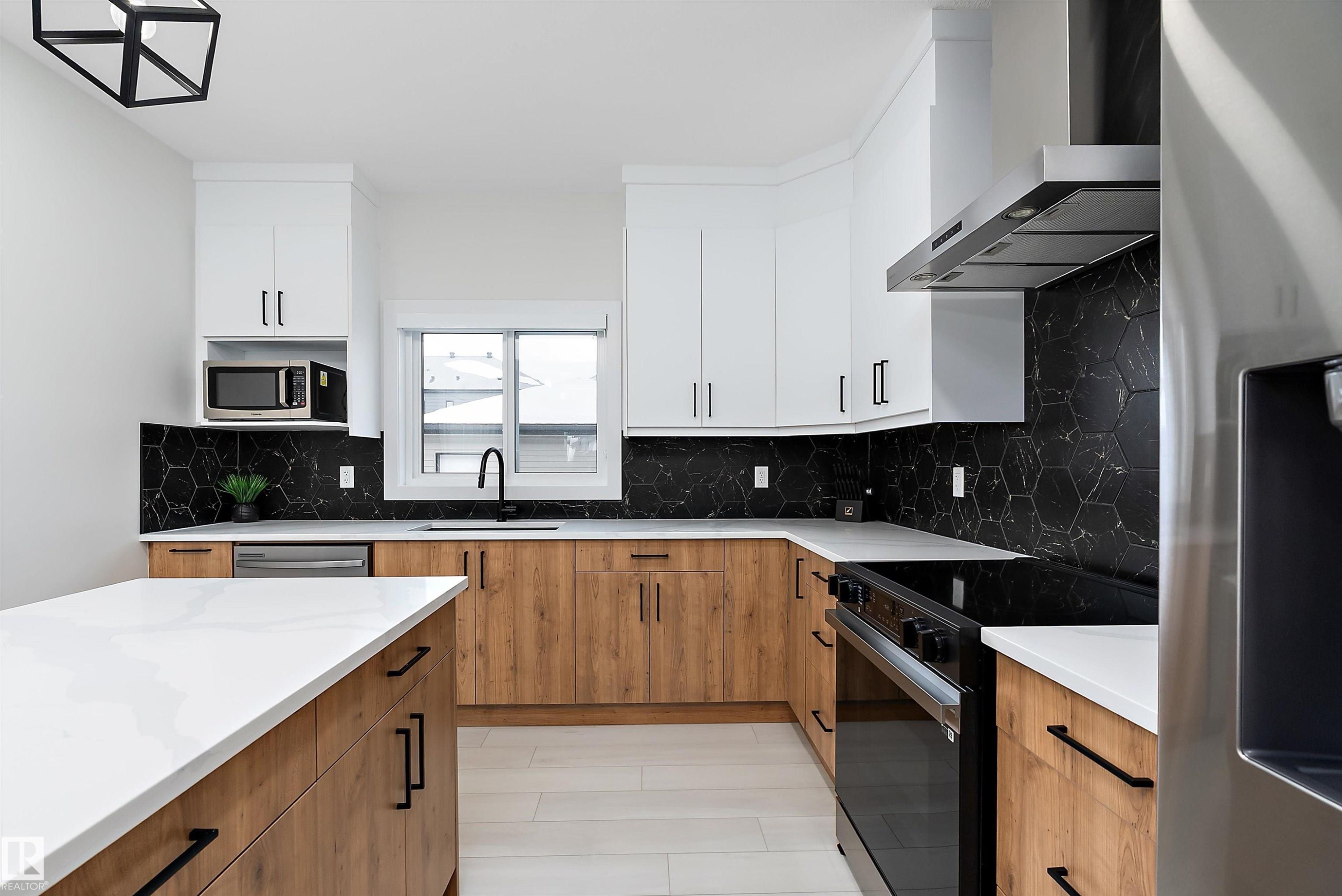 40 Chambery Crescent, St. Albert, AB - Indoor Photo Showing Kitchen