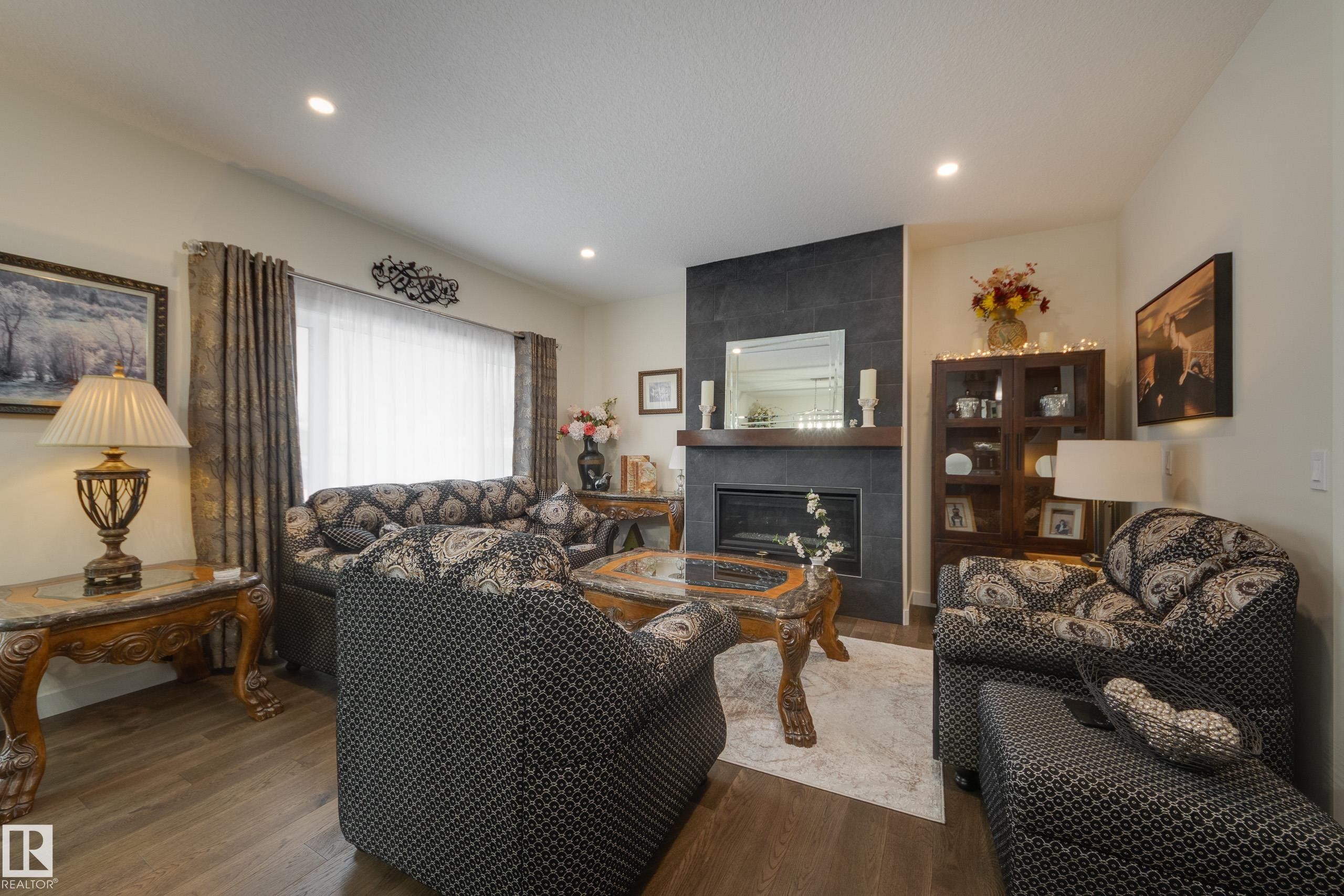 64 Maple Crescent, Gibbons, AB - Indoor Photo Showing Living Room