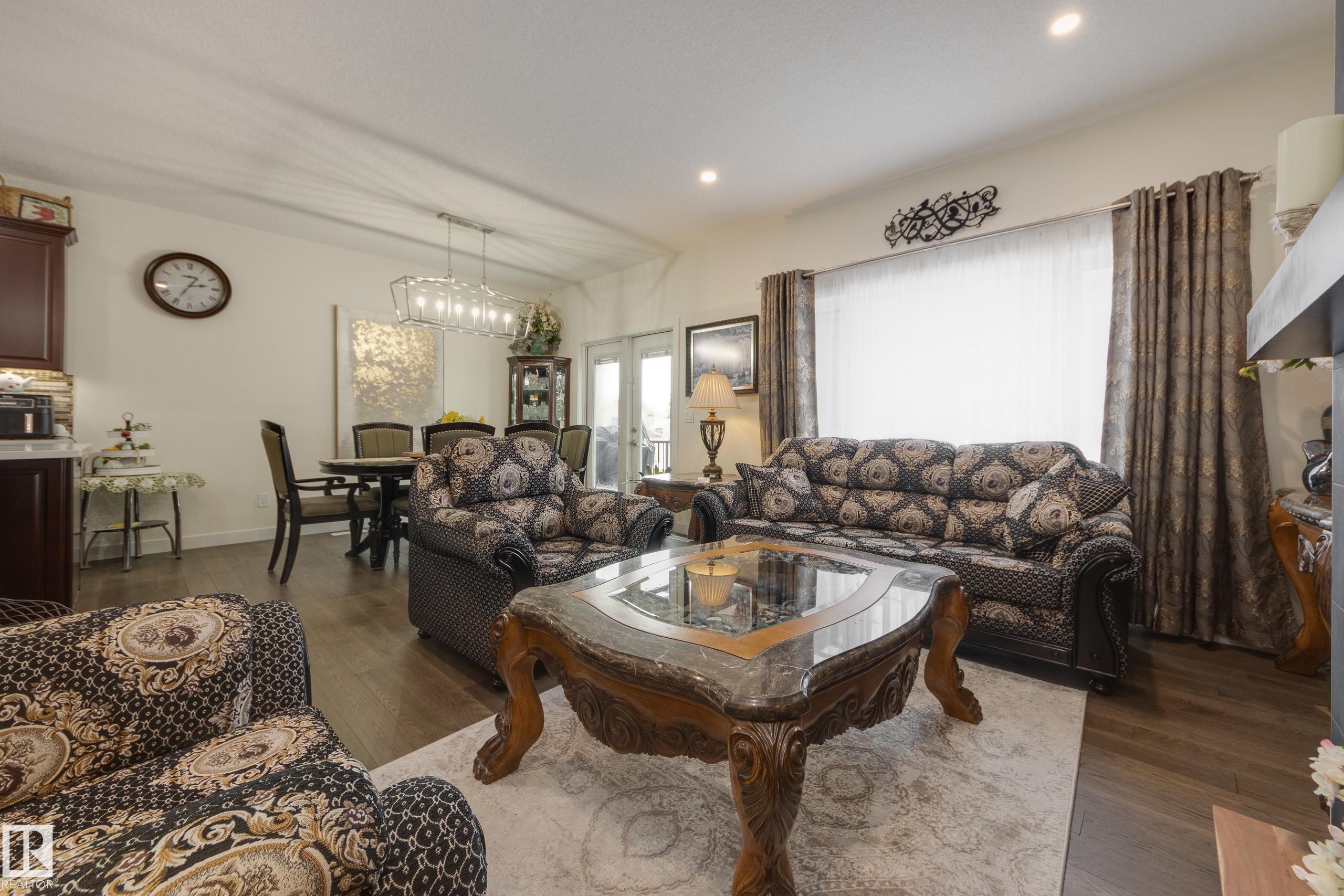 64 Maple Crescent, Gibbons, AB - Indoor Photo Showing Living Room